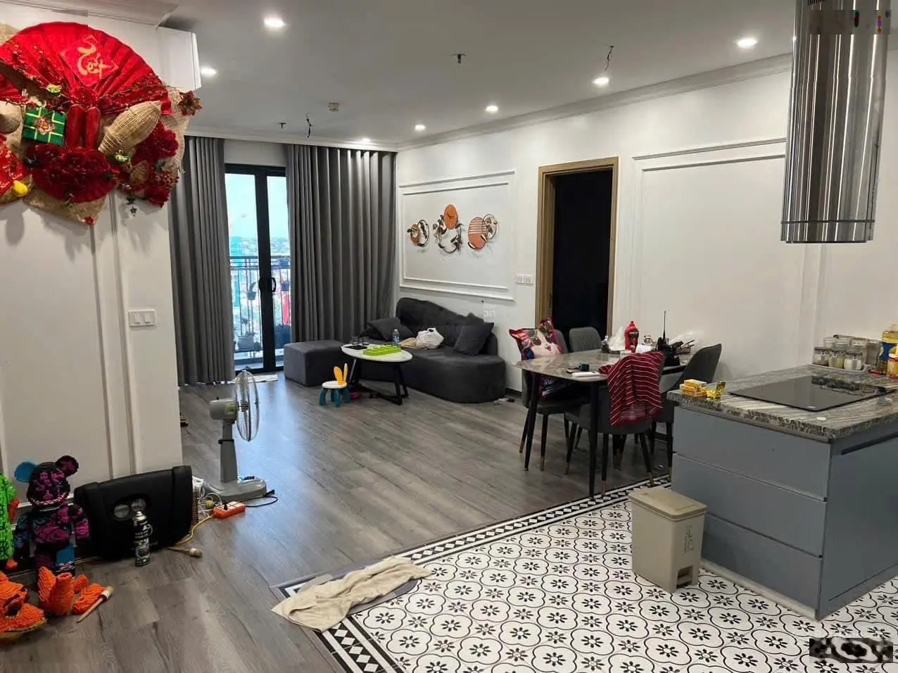 Chính chủ cần bán căn 3pn2vs full đồ , sổ hồng chính chủ toà N04 giá 5tỷ8 bao phí