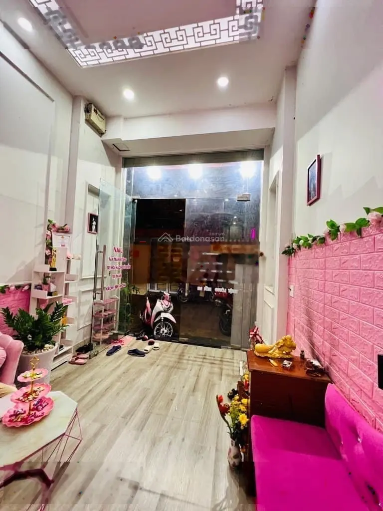 Bán nhà đang cho thuê 25 Triệu/tháng Đường Lạc Long Quân P9 Tân Bình. DT 4,5 x 10m.Giá bán 3 Tỷ 590