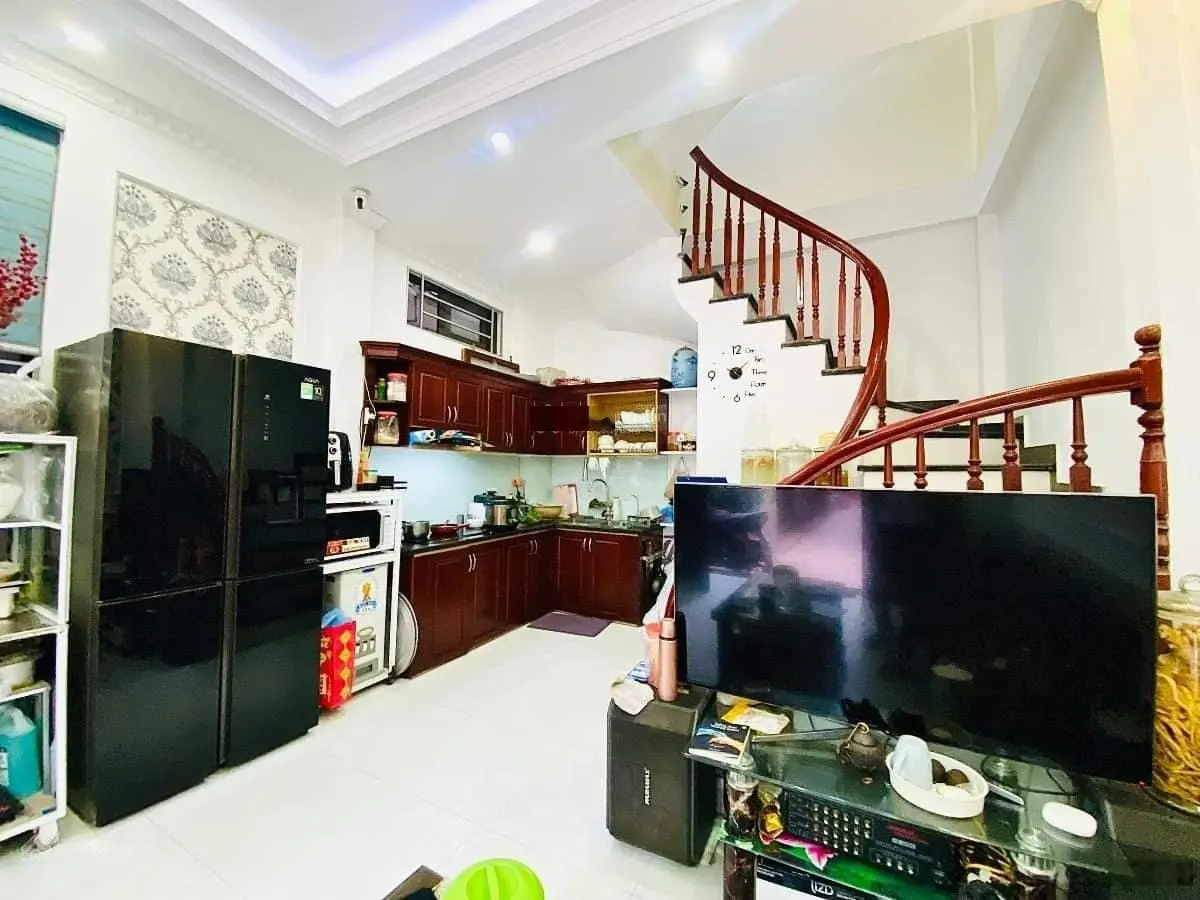 Bán nhà 40 m2, 4 tầng, thoáng sáng vĩnh viễn 2 bên, dân xây, xíu 5 tỷ