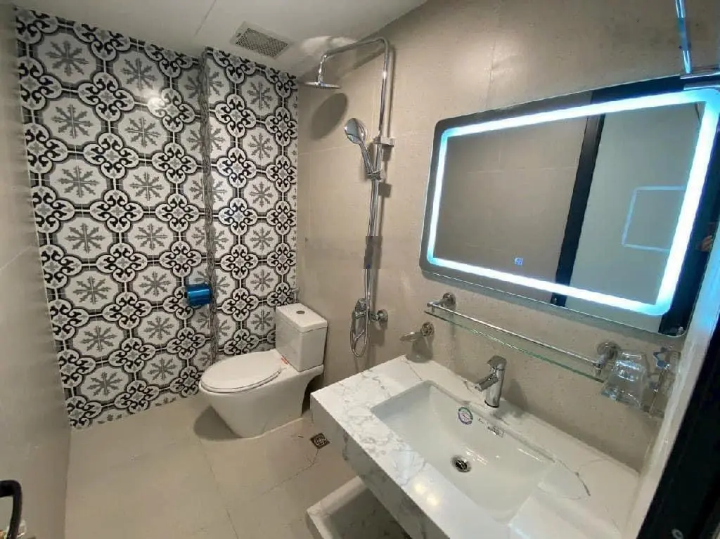 Hiếm! Giáp Ngoại Giao Đoàn, Xuân La - 38m2 - 5 tầng - Gần phố - Ngõ thông - ô tô - KD. Chỉ 6.04 tỷ