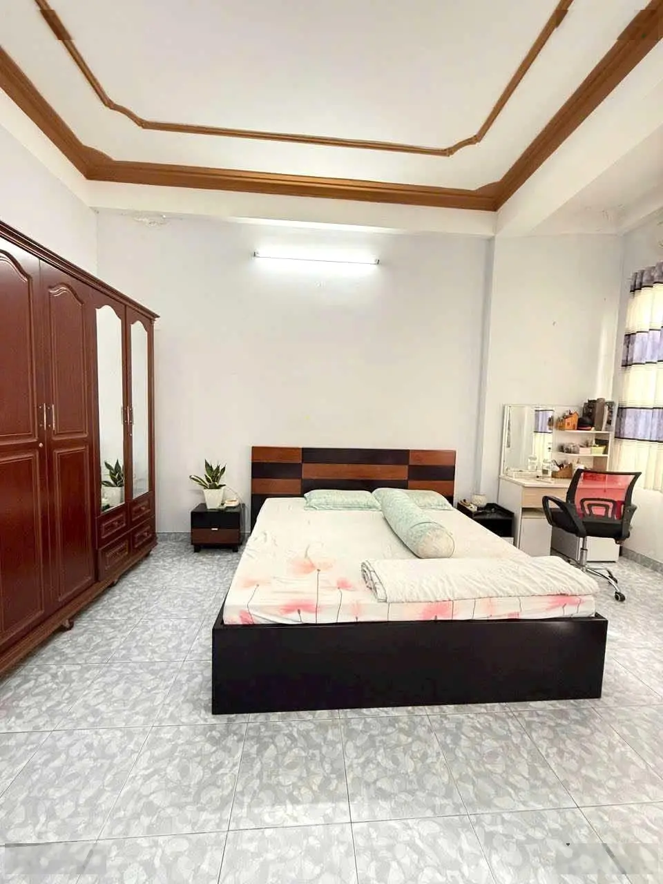 Gần etown cộng hoà. nhà mới đẹp. 4.5 x18.5m nở hậu. hoàn công đủ. tặng nội thất. chỉ 8.7t mq 66