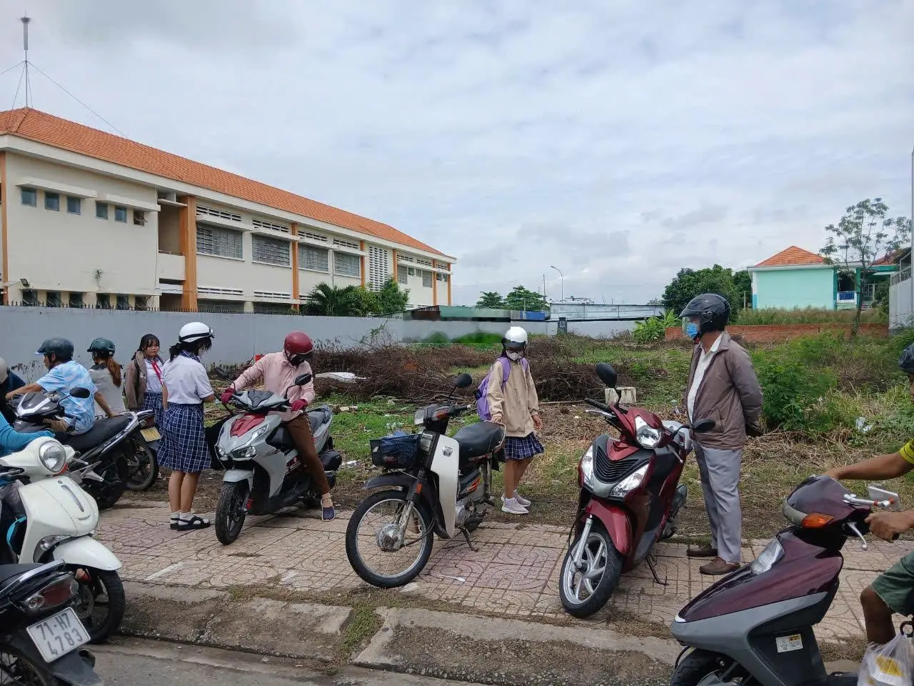 Bán lô 400m2 đẹp nhất đường NG An Ninh , ngay cạnh trường Cấp 2 , giá cực rẻ