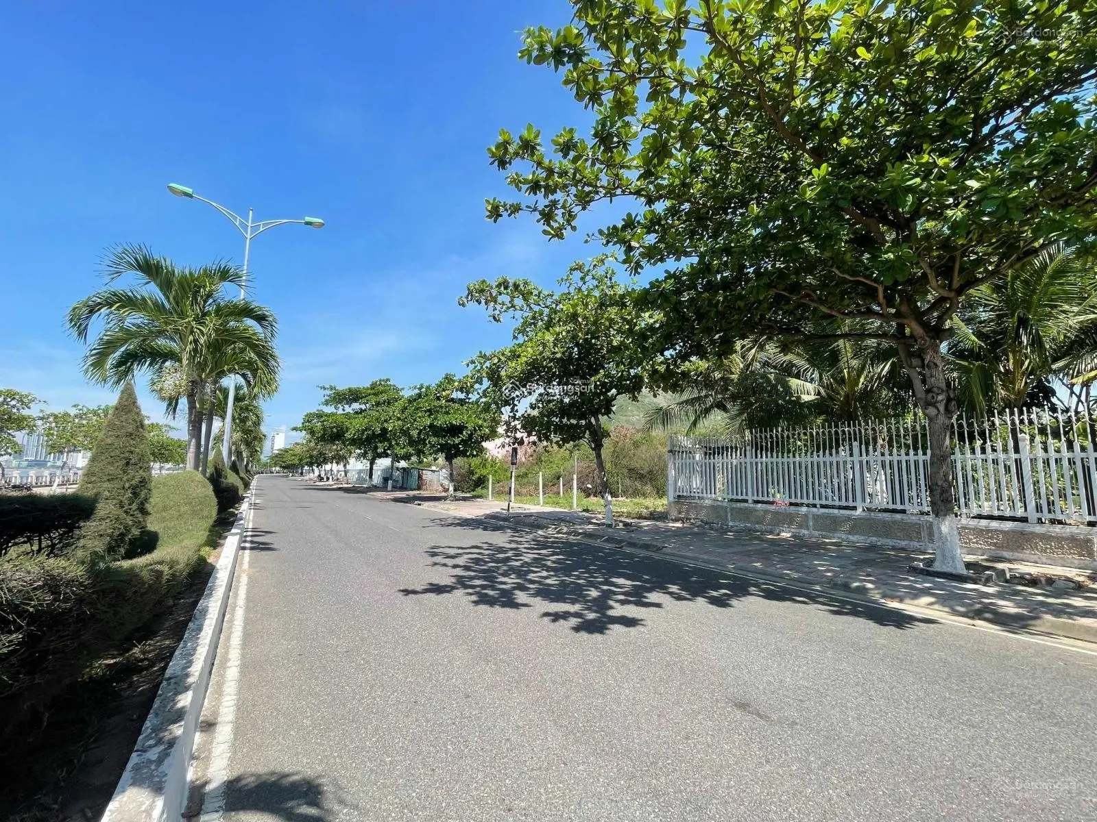 Cần tiền bán nhanh - cặp đất biệt thự Vĩnh Hoà - Bến Du Thuyền - Nha Trang