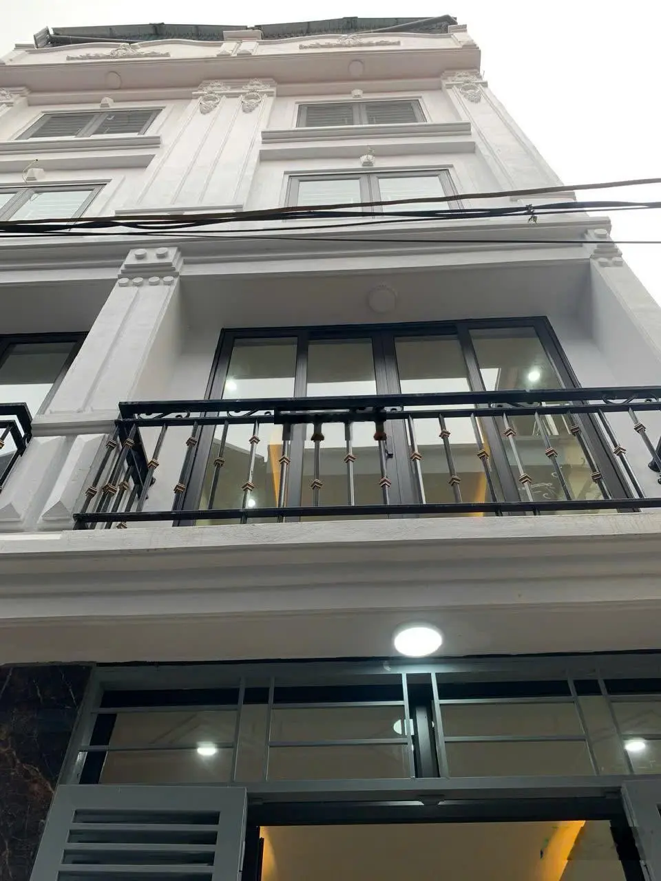 Bán nhà Tổ 12 cạnh khu đô thị, 20m ra đường ô tô tránh nhau, 5 tầng 4 phòng ngủ full nội thất