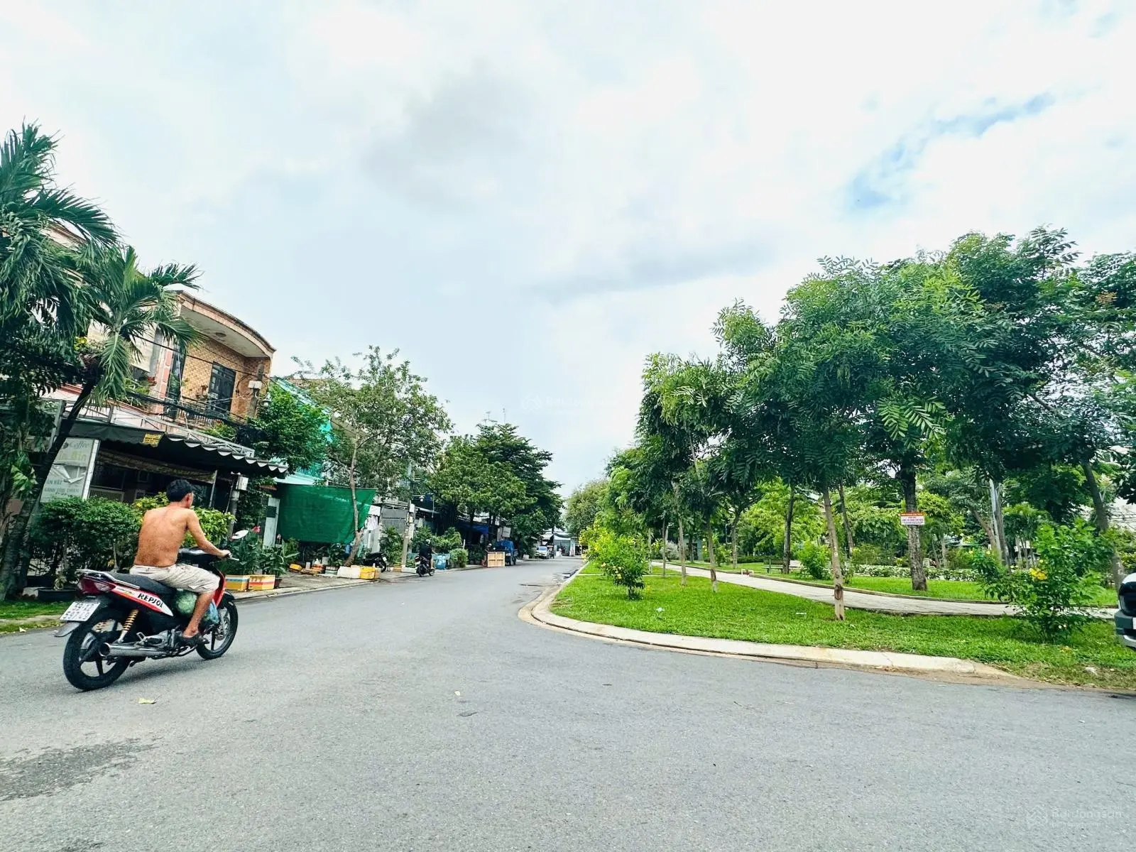 Duy nhất 1 lô-đường nhựa 8m-khu nhiều nhà cao tầng-khu bàn cờ-dt:90m2(5mx1)-có công viên nội bộ