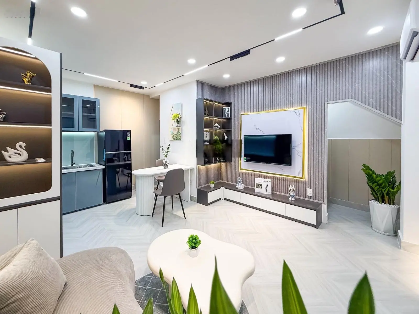 Bán nhà HXH full nội thất trên Đường Phan Văn Trị, phường 11, Bình Thạnh