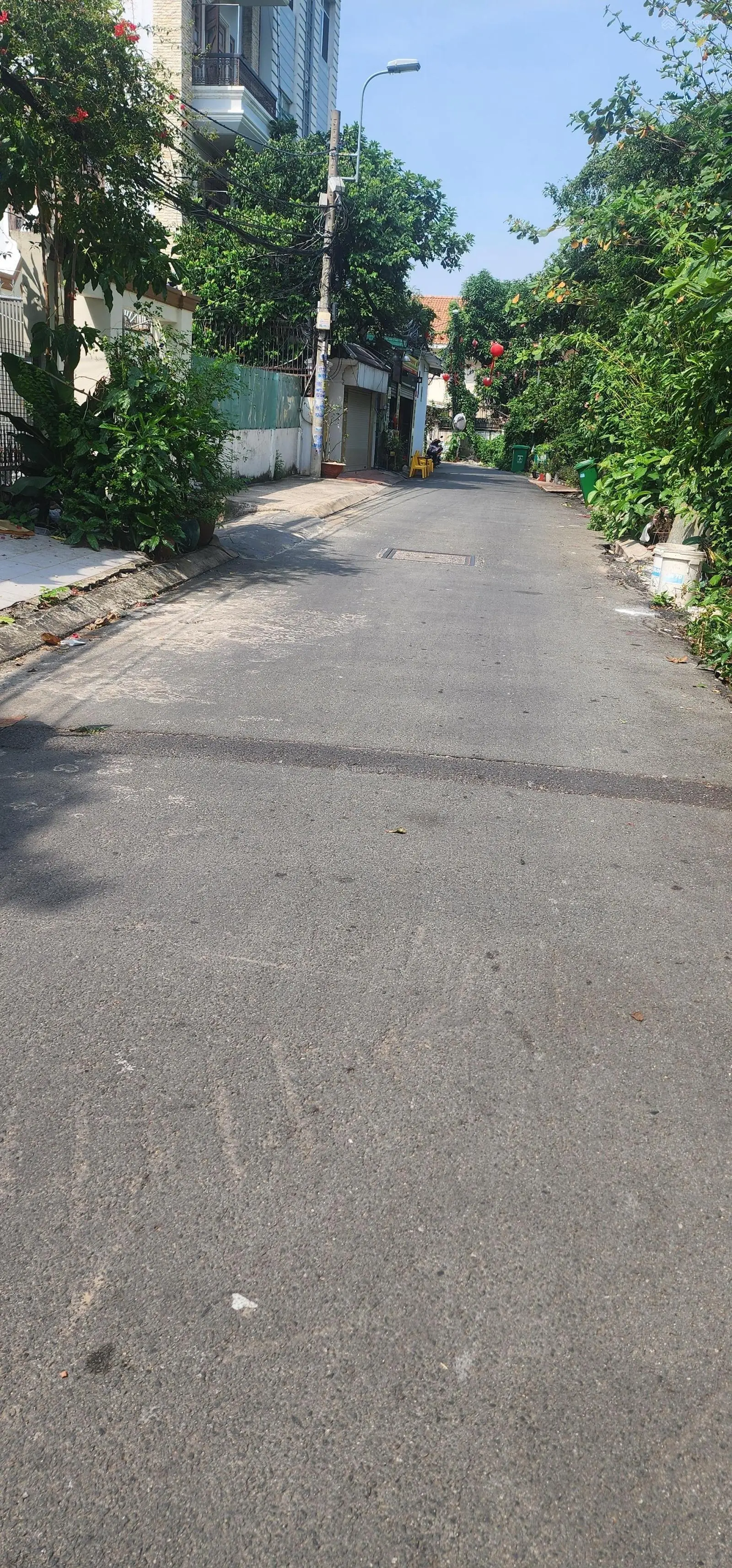 Nhà mặt tiền hẻm xe hơi đường Quốc Hương chỉ 18 tỷ, Thảo Điền Q2, dt 5,3x25m, trệt, 2 lầu, 4pn, 5wc