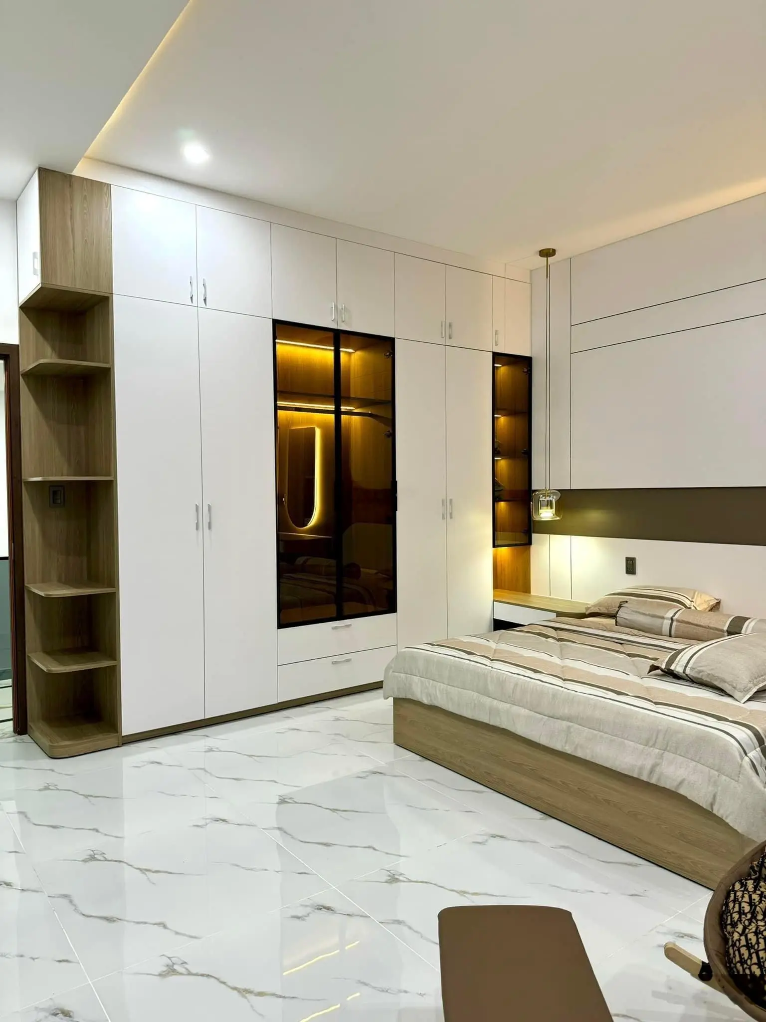 Siêu phẩm nhà 3,5 tầng đúc mặt tiền đường Nguyễn Xí - Sát biển Nguyễn Tất Thành - Liên Chiểu