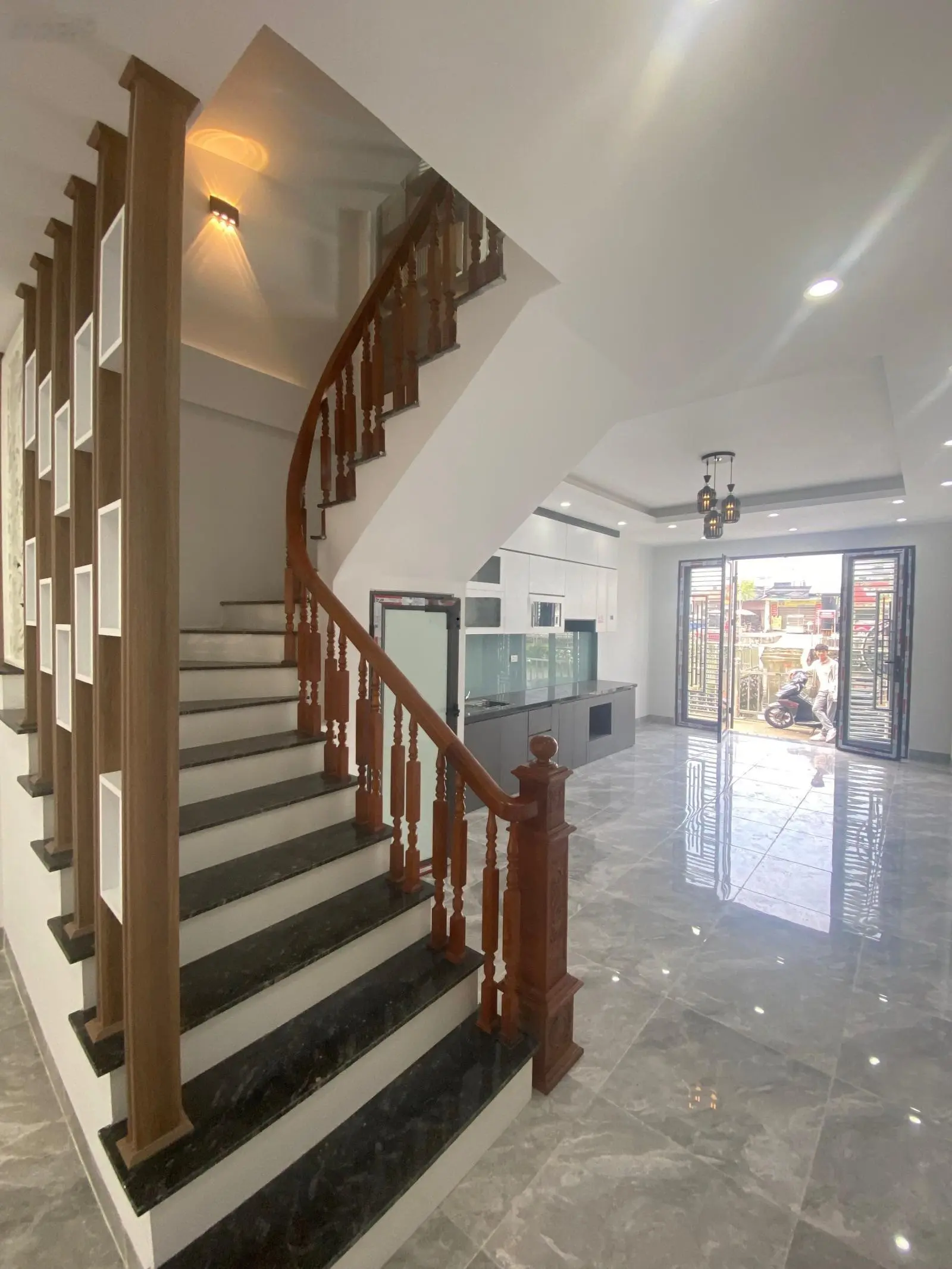 BIỆT THỰ LIỀN KỀ VIEW HỒ. 65m2 .5,x Tỷ ,2 MẶT ĐƯỜNG TRƯỚC SAU VÀO NHÀ ,GARA Ô TÔ RỘNG RÃI