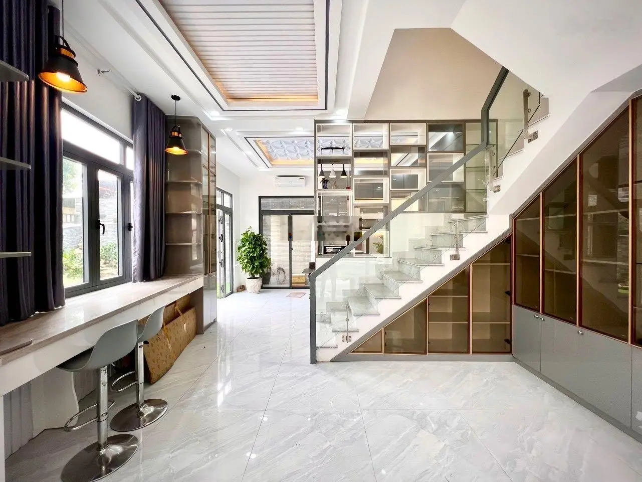 Bán nhà phố sân vườn 116,9m2 hoàn công 4 tầng full nội thất