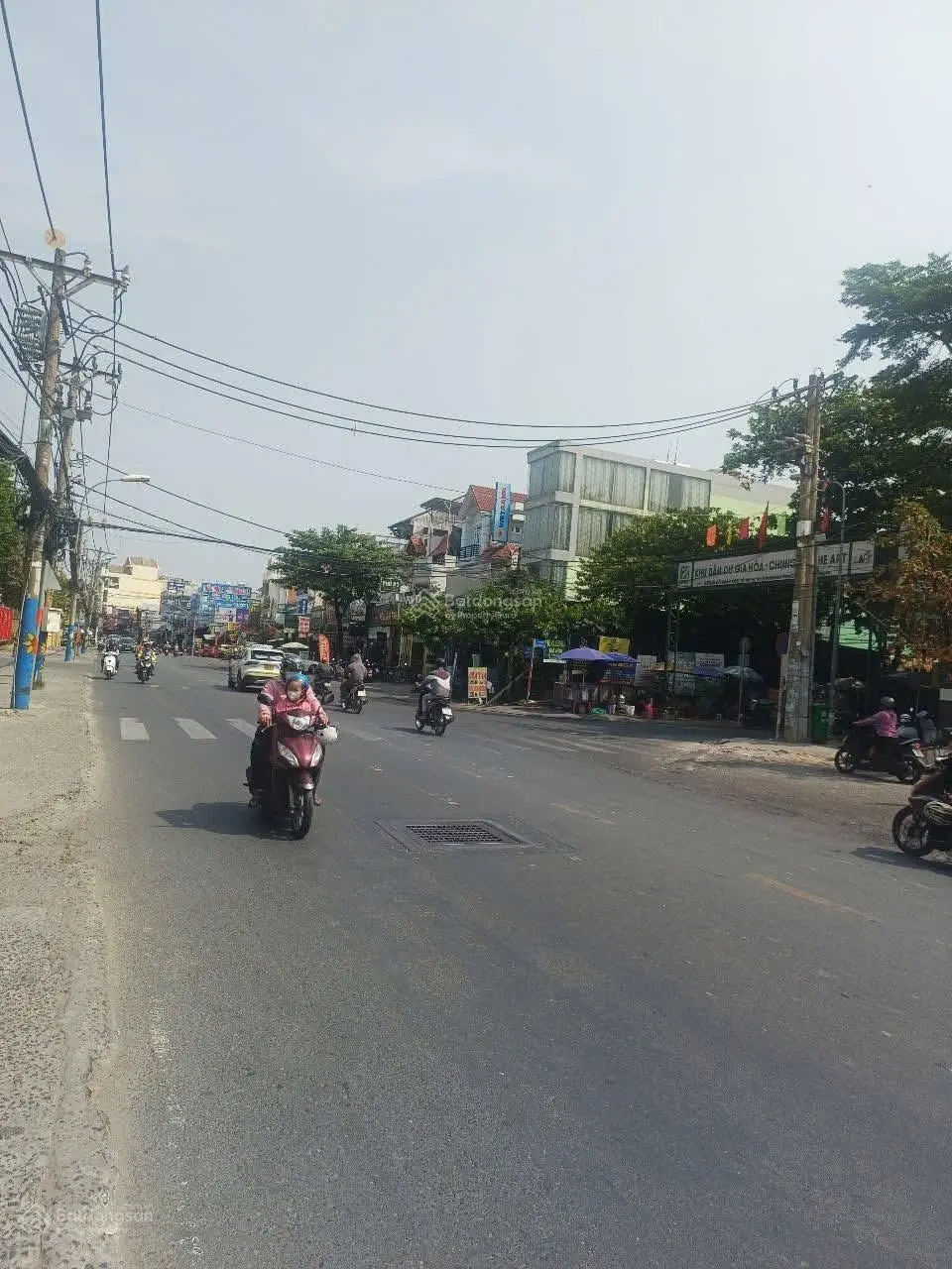 Chính chủ gửi bán căn nhà hẻm xe hơi DT 56m2 nằm ngay đường Đỗ Xuân Hợp nằm gần The Golbal City.