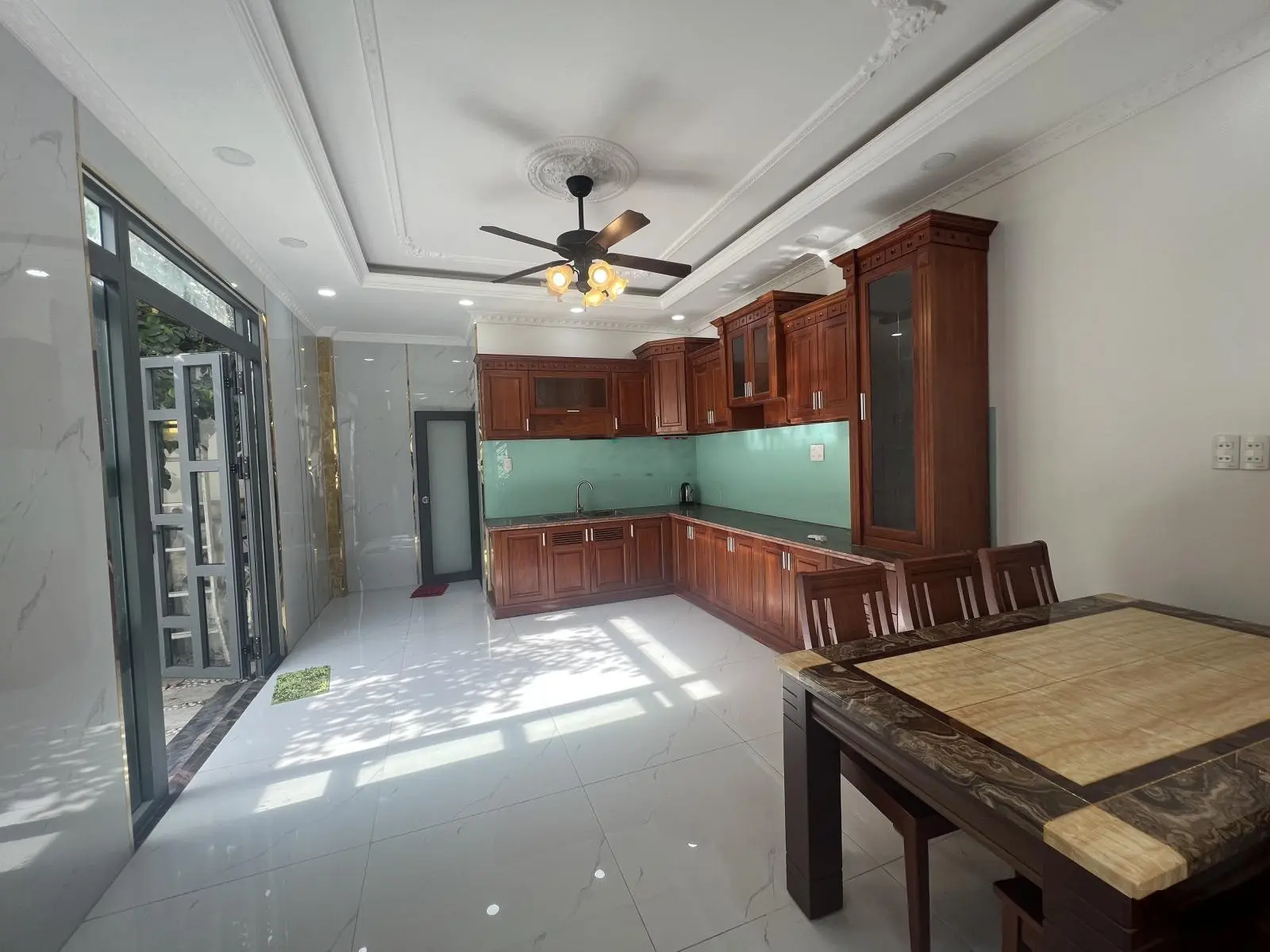 Bán nhà ngay chợ hiệp bình, 100m ra phạm văn đồng, 6x19m: trệt+ lửng+ 2 lầu+ sân thượng, ở ngay