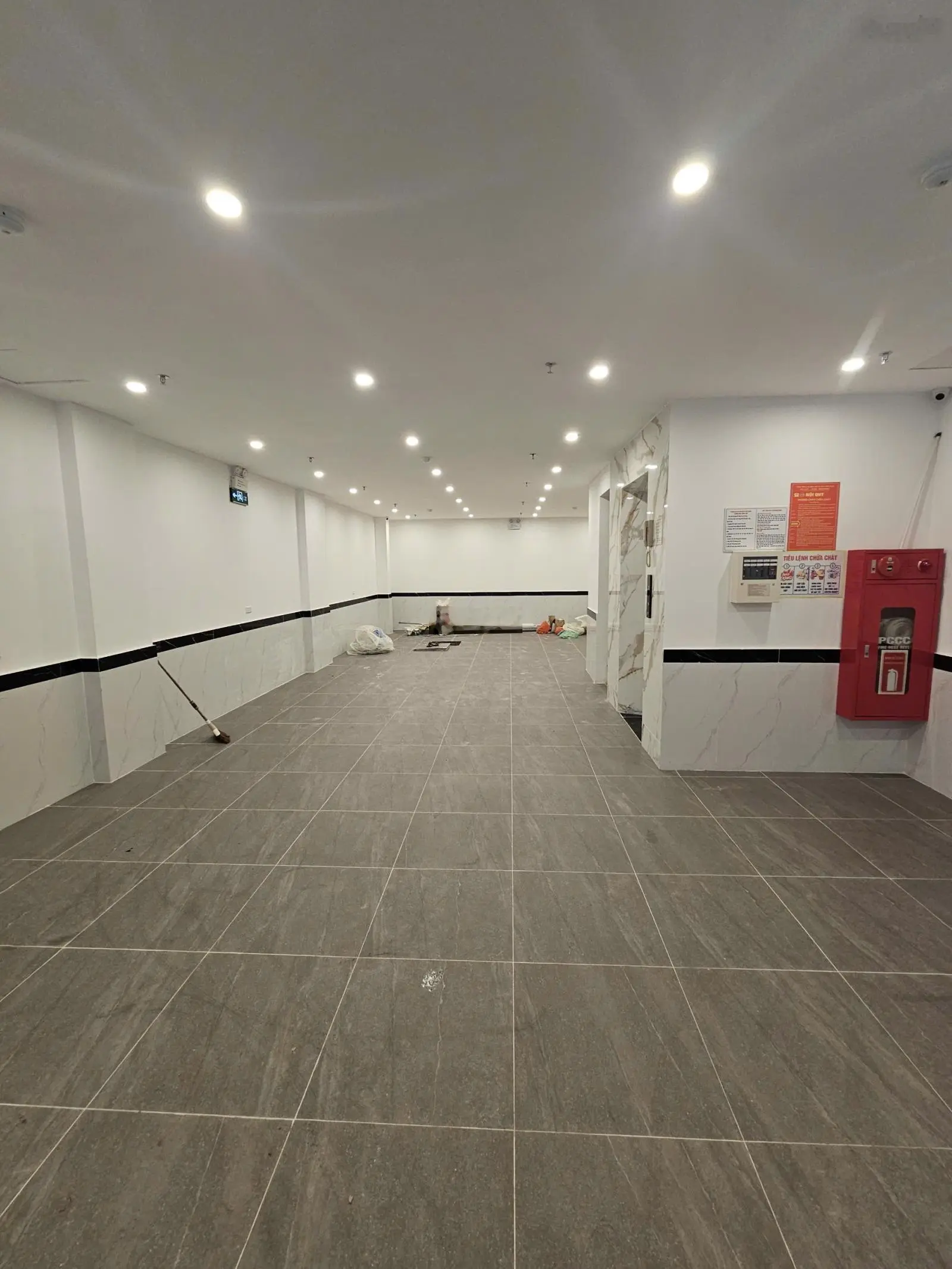 Cần bán gấp nhà dòng tiền cao phố Xuân Đỉnh 98m2 7T, lô góc, 26 P khép kín đủ đồ, thang máy giá tốt