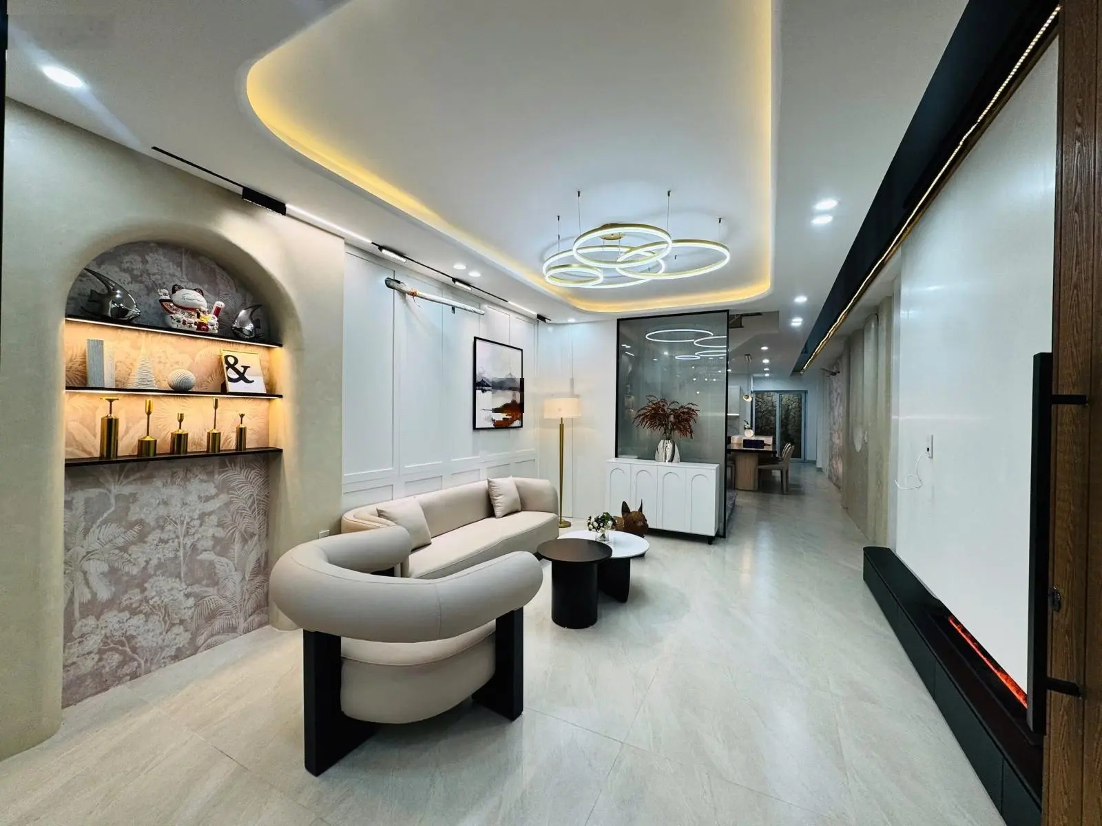 Bán nhà villa sân vườn 90m2 tuyệt đẹp. Full nội thất. phố Hai Bà Trưng