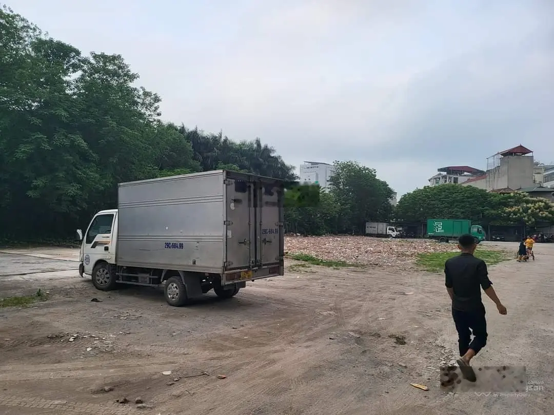 Bán đất mặt phố, lô góc Hoàng Quốc Việt diện tích 3000m2, mặt tiền 80m, giá LH 0987 818 ***