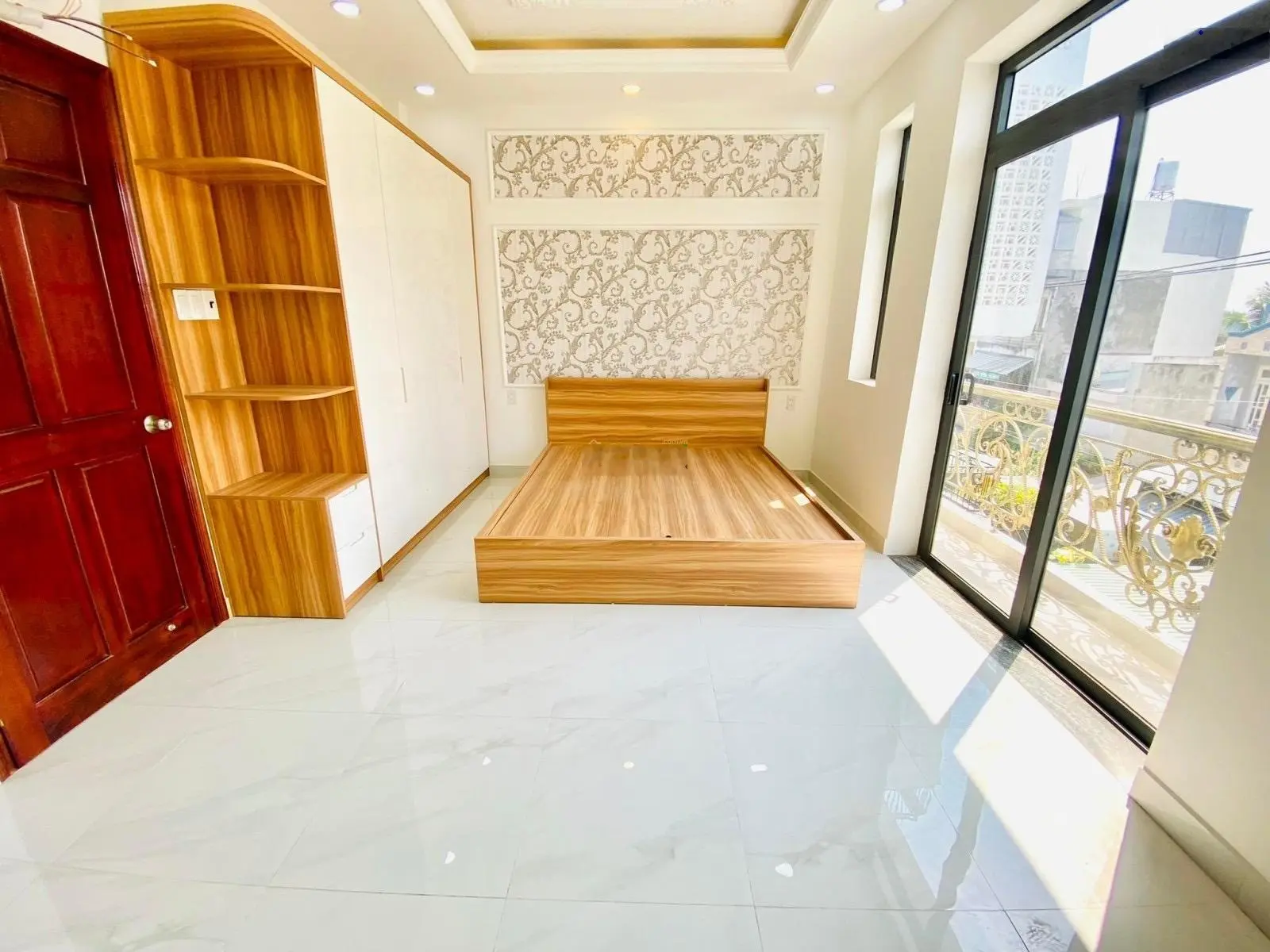 Hẻm oto cách chợ hiệp bình 50m, nhà 2 mặt thoáng, ngang 6 sâu 19,5, 1 trệt 1 lửng 2 lầu sân thượng.