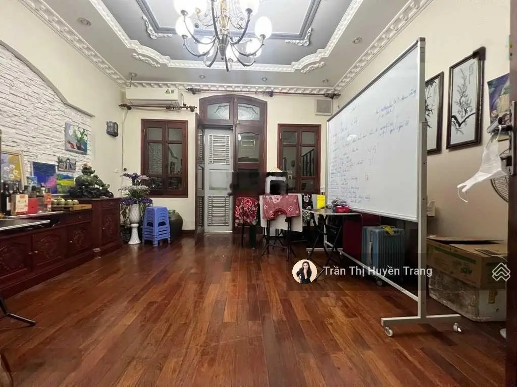Bán nhà mặt phố Vũ Phạm Hàm, sát Trung Hòa 70m2 mới đẹp 5 tầng thang máy, gara, mặt tiền 5m, 31 tỷ