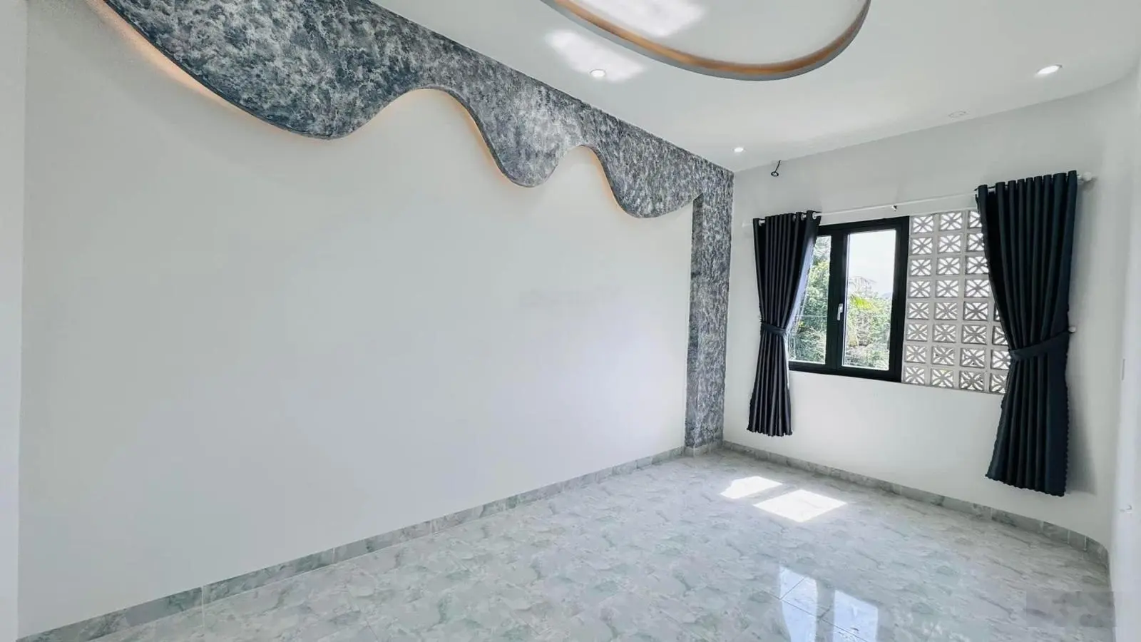 Nhà lầu diên Khánh mới xây siêu đẹp, đường ô tô tận nhà. Giá rẻ. Sổ Hồng giấy phép xd đầy đủ