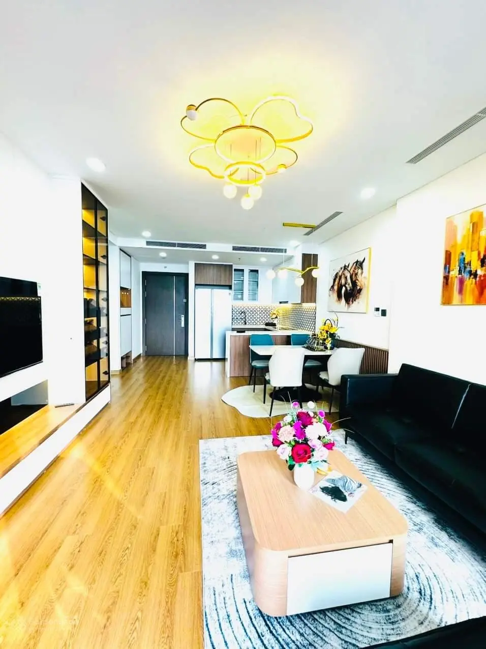 Chủ nhà gửi bán căn hộ 2 ngủ, view thoáng. Để lại toàn bộ nội thất cao cấp. ( cam kết GIÁ THẬT)