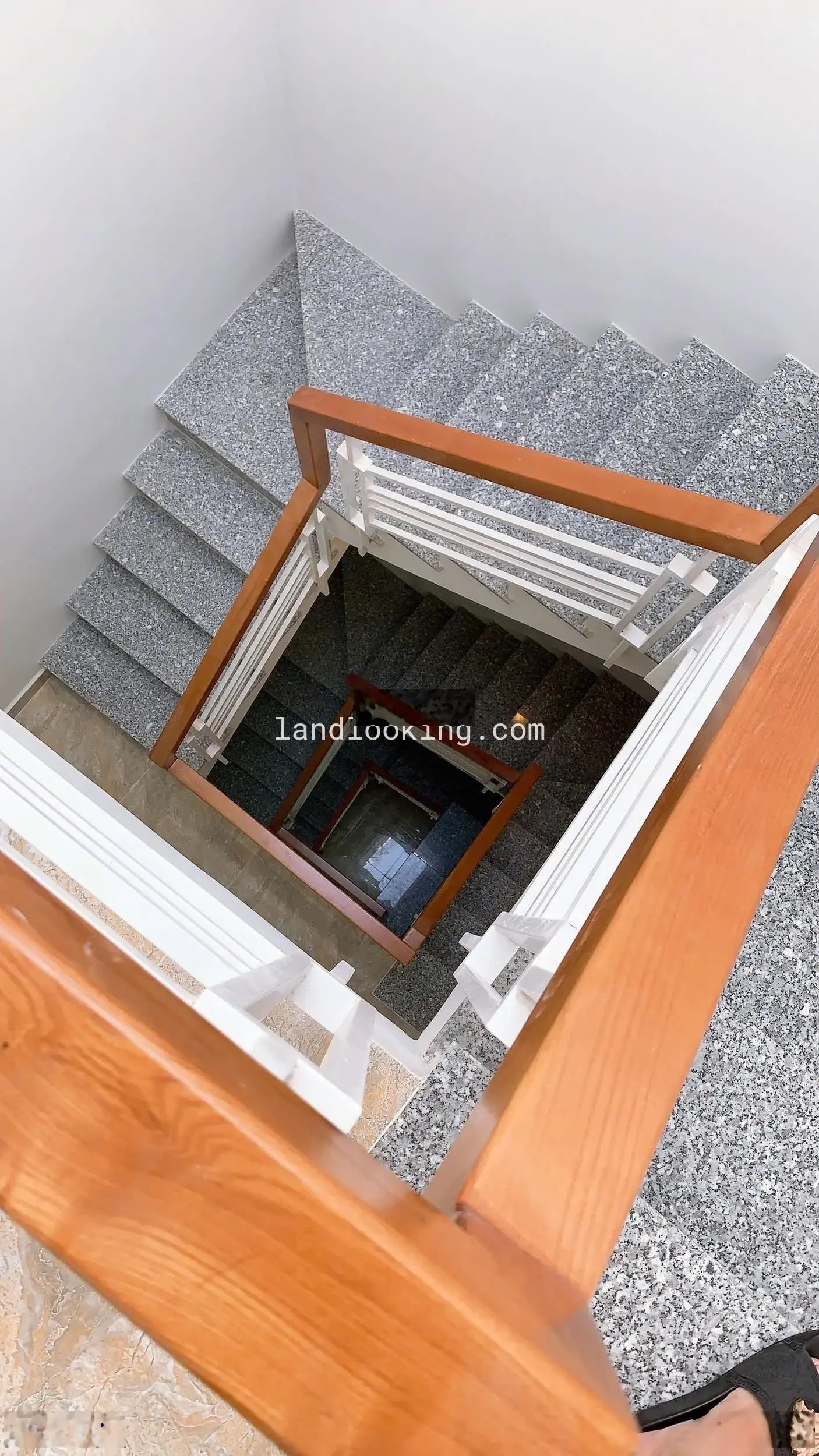 Giá hời nhà MT Đường Phan Văn Trị, Phường 2, Quận 5 DT 4.2x10m 1 trệt 3 lầu, Giá 2 Tỷ250, SHR