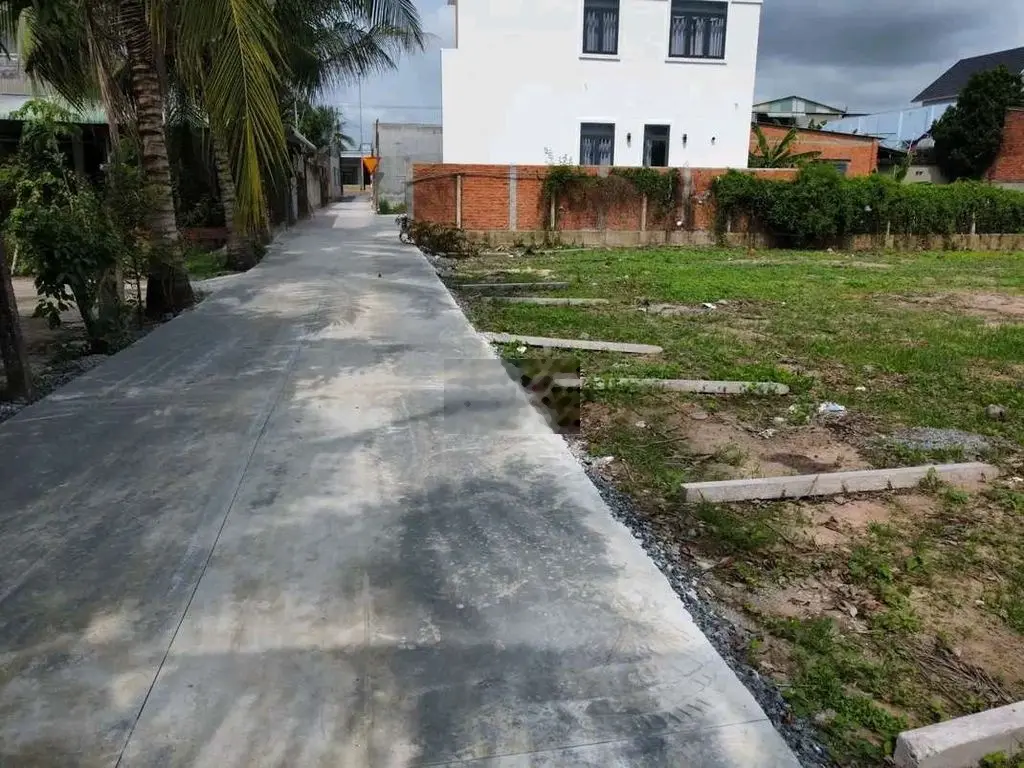 Ra gâp lô 10x45 đất Thị trấn, đường 30m, giá rẻ, sổ riêng, 499tr