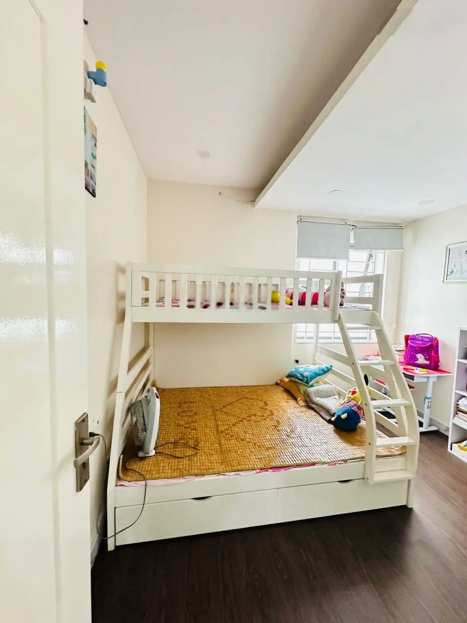 Bán căn 2 phòng ngủ 2 vệ sinh full nội thất đẹp