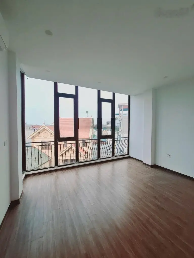 Nhà lô góc 2 mặt thoáng, ngõ ôtô tránh - trung tâm Cự Khối, gần chợ, 50m ra trường học, kinh doanh
