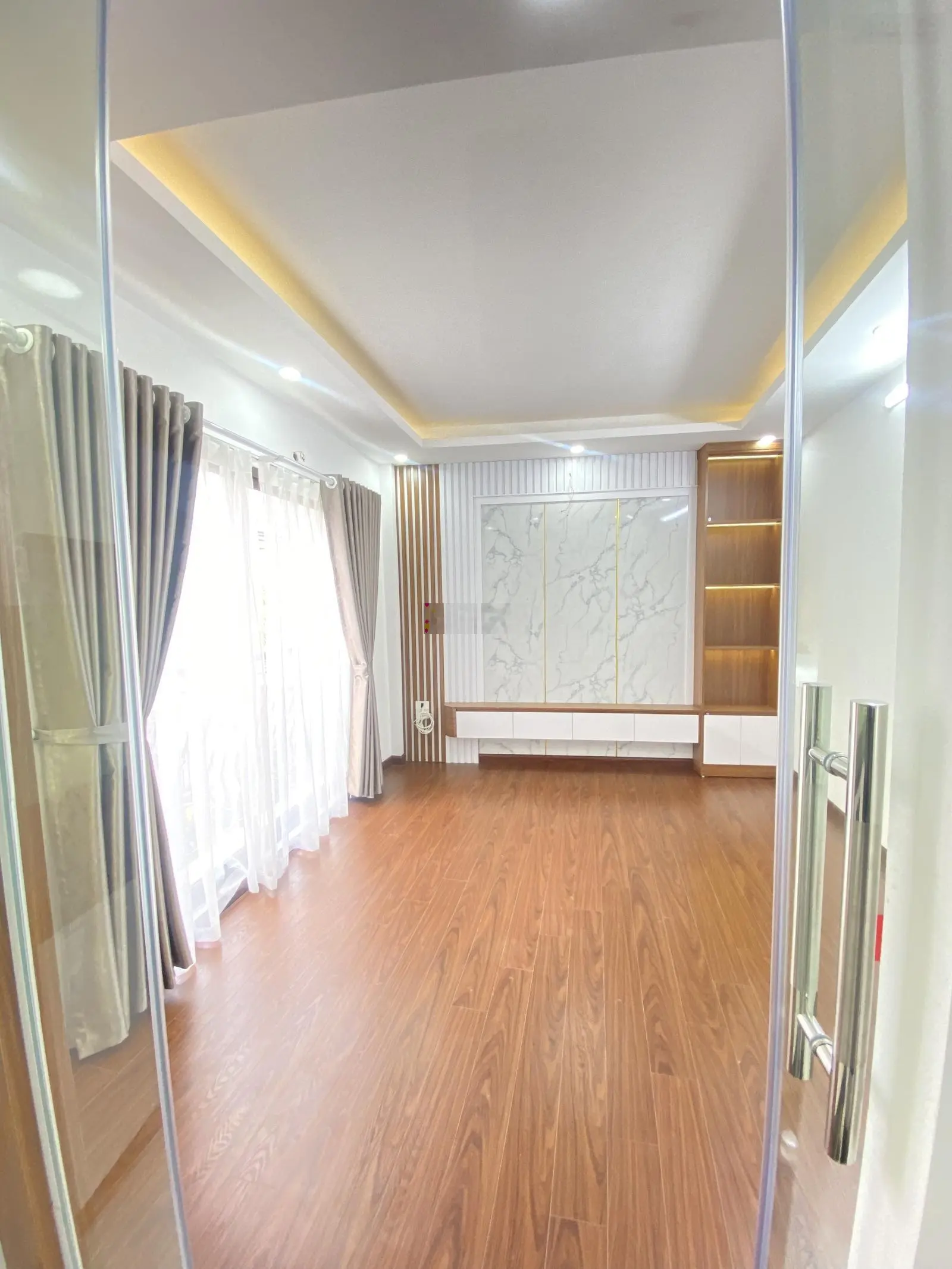 Nhà Trương Định - cách mặt phố 5m - MT: 6m - ngõ rộng 5m - ô tô đỗ trước nhà