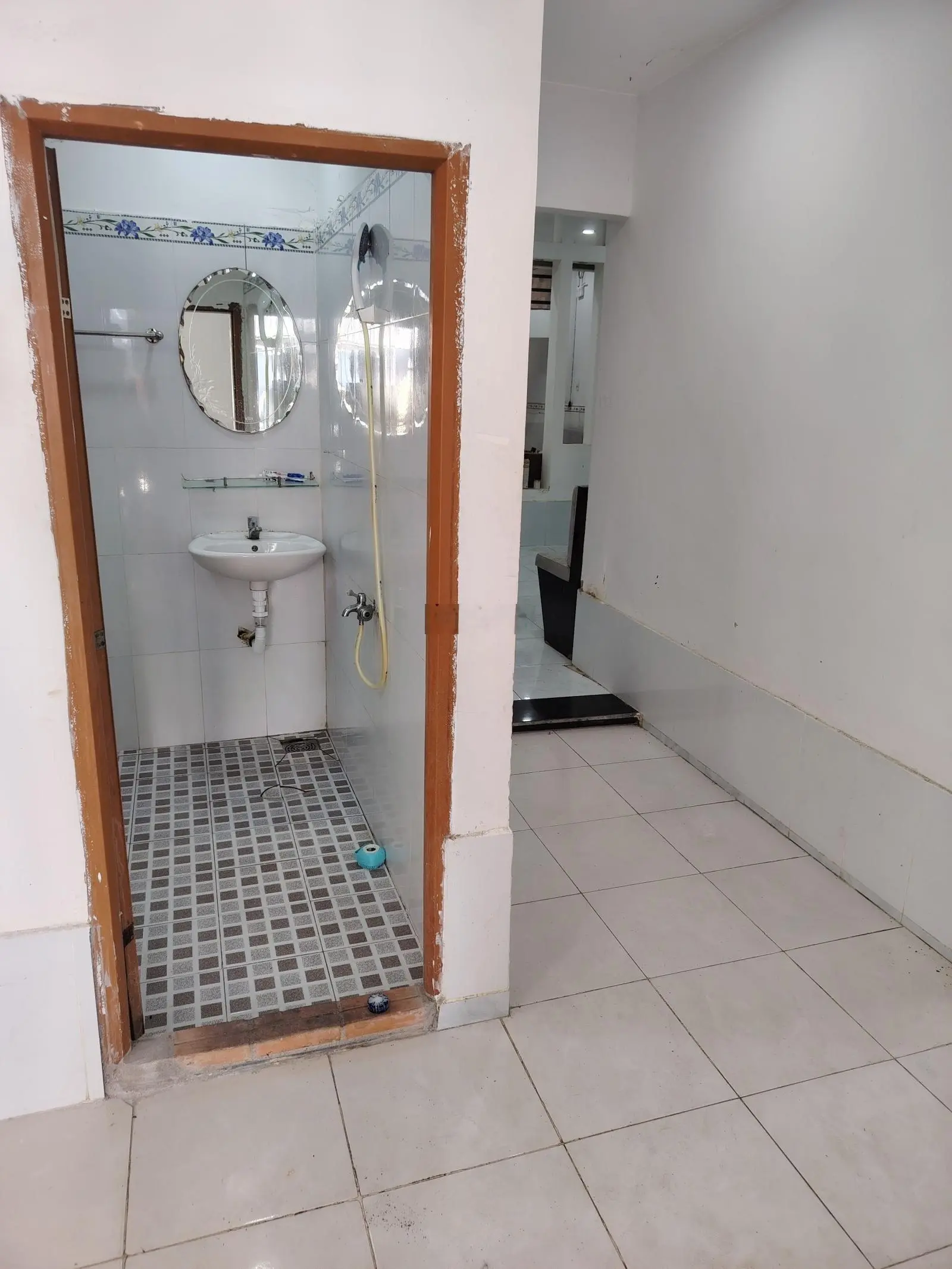 Bán gấp nhà 2 tầng kiên cố DT đất gần 120m2 full thổ cư, nở hậu tài lộc. Chỉ nhỉnh hơn 4tỷ