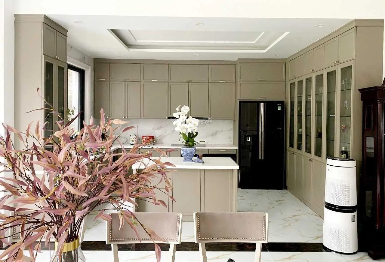 Bán biệt thự Bằng Lăng 3-07 250m2. Xây: 120m2, Hoàn thiện đẹp, view sông rộng như hồ, giá: 77 tỷ