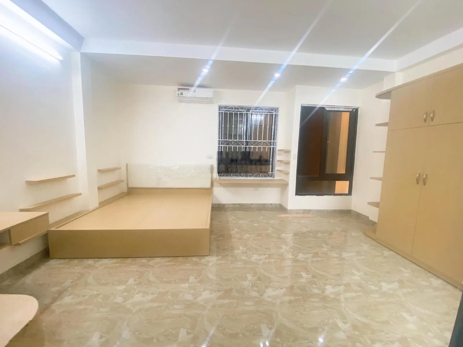 Mặt ngõ thông Đông Ngạc _ 50m _ 2 Tầng _ Ô tô chạy qua cổng-Full Nội thất