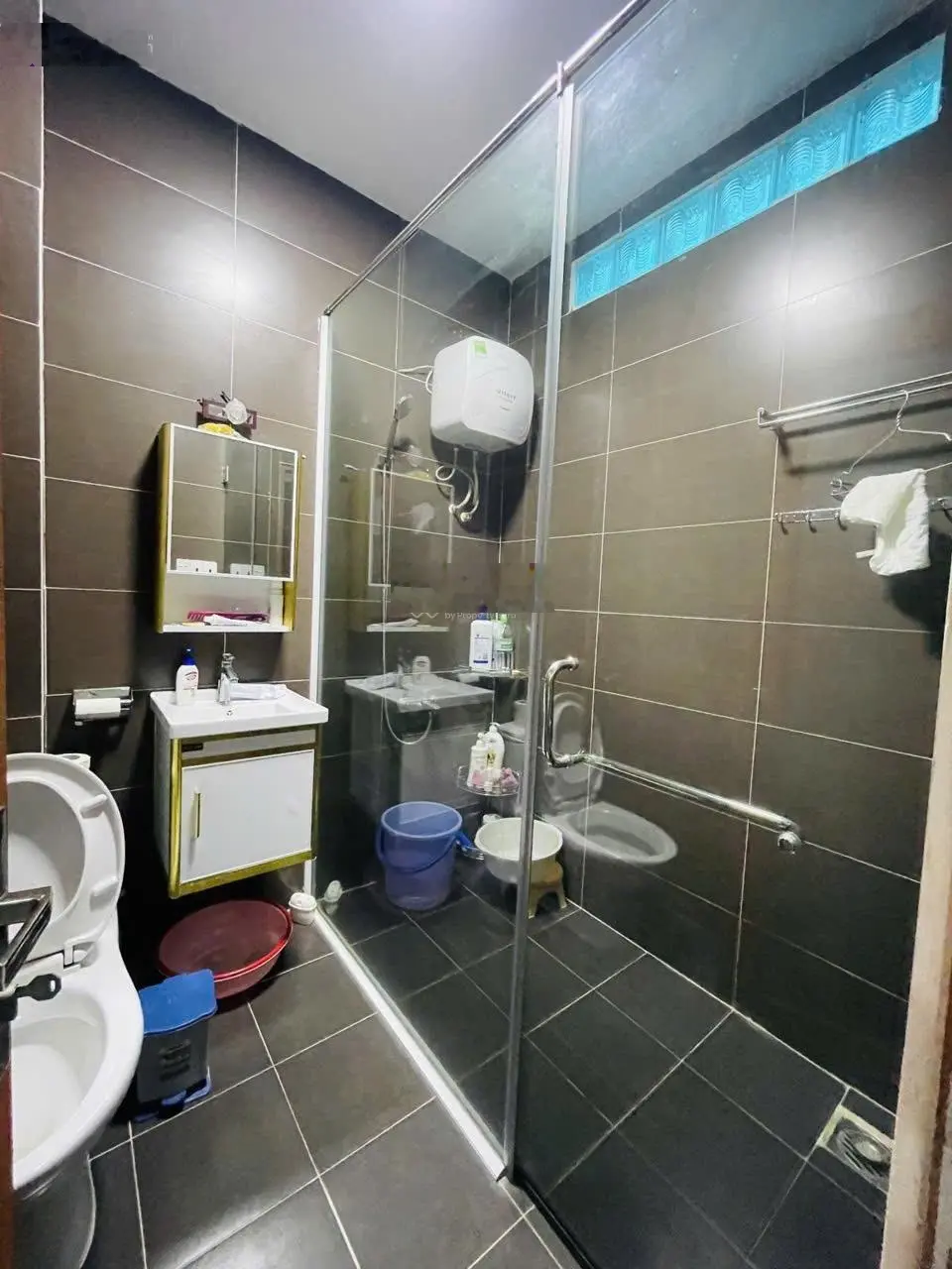 An dương vương quận 5, dt 30m2 4 tầng btct 3pn mới ở ngay.