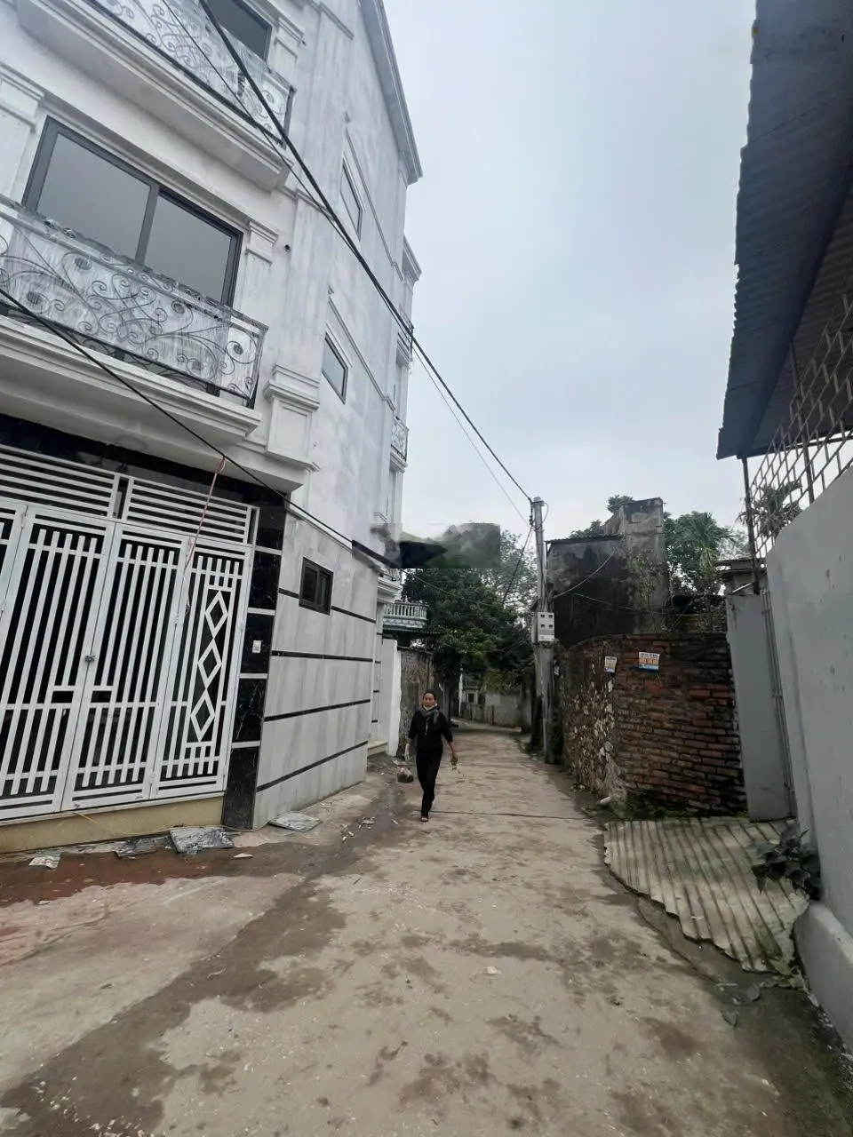 Nhà 4 tầng ô tô đỗ cửa giá rẻ tại Phụng Châu