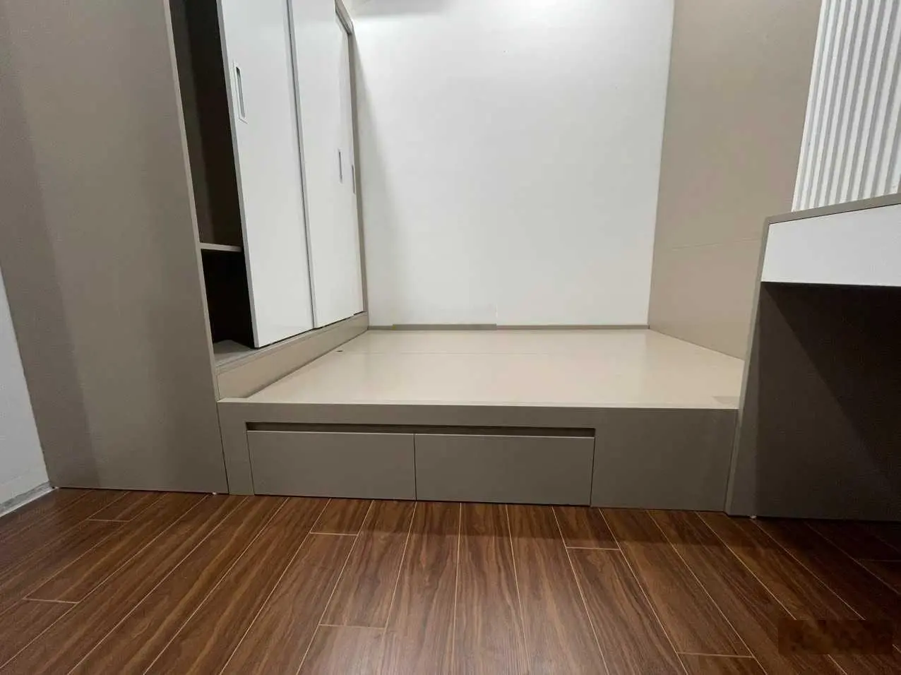 Bán căn 2N2WC 62m2 fullđồ đẹp giá 3850 bao phí, nhà mới chưa ở, ban công đông nam Masterise Vhocp 1