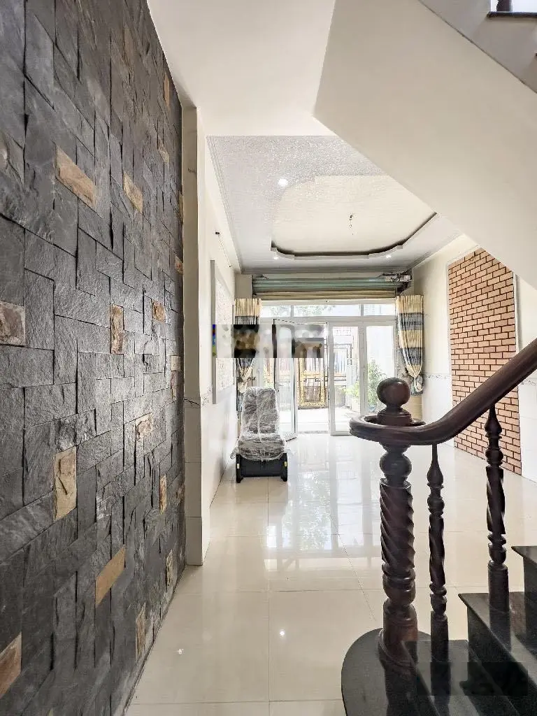 Nhà, vị trí đẹp, hẻm 7m. DT 11 x 35m. Chỉ 12.7 tỷ. Ngay TT Hóc môn, khu nhiều VP công ty
