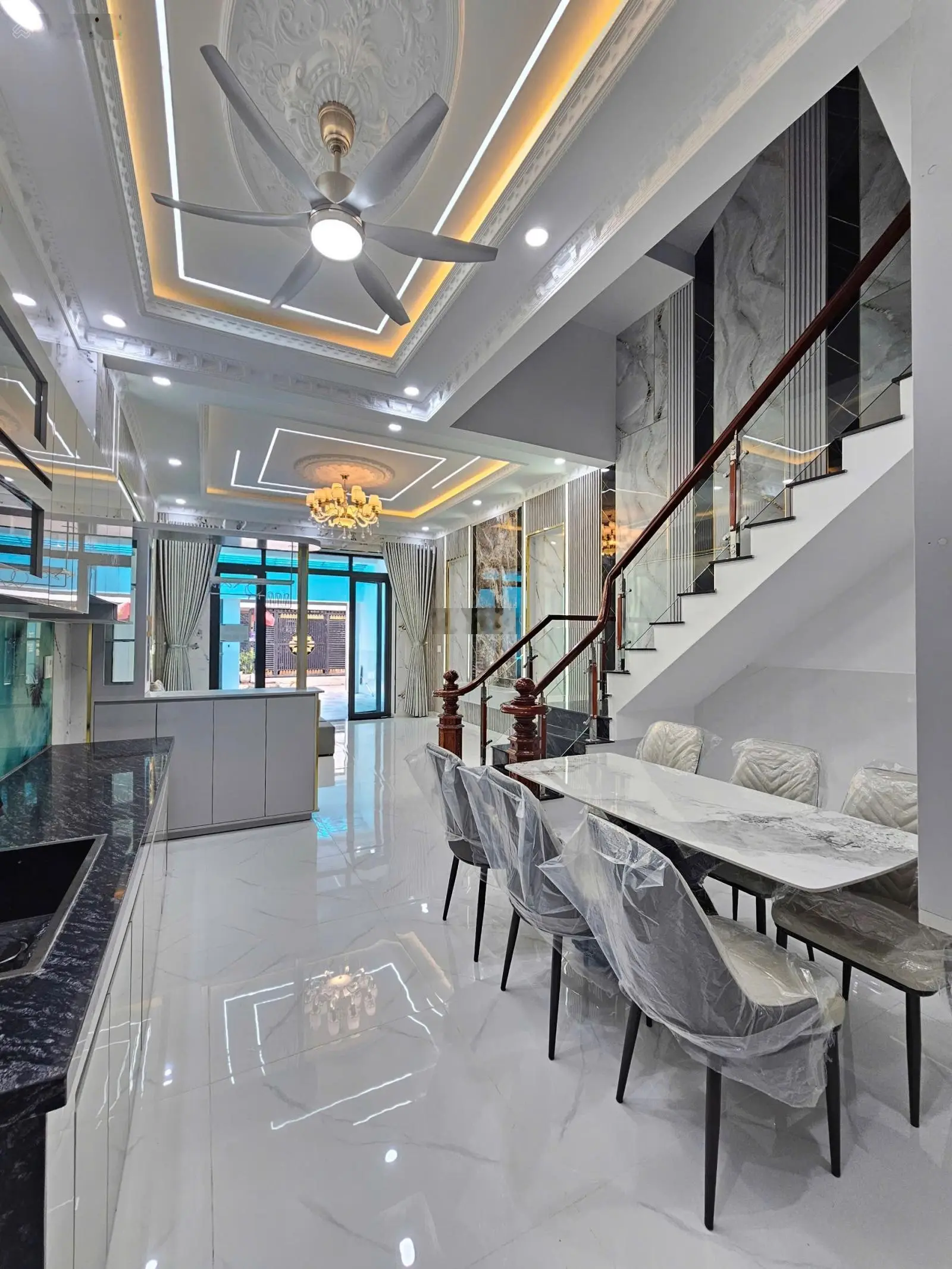 Nhà hoàn công: 4tỷ850, 97m2 nhà full nội thất sân ô tô KDC cạnh vòng xoay An Phú, TP. Thuận An