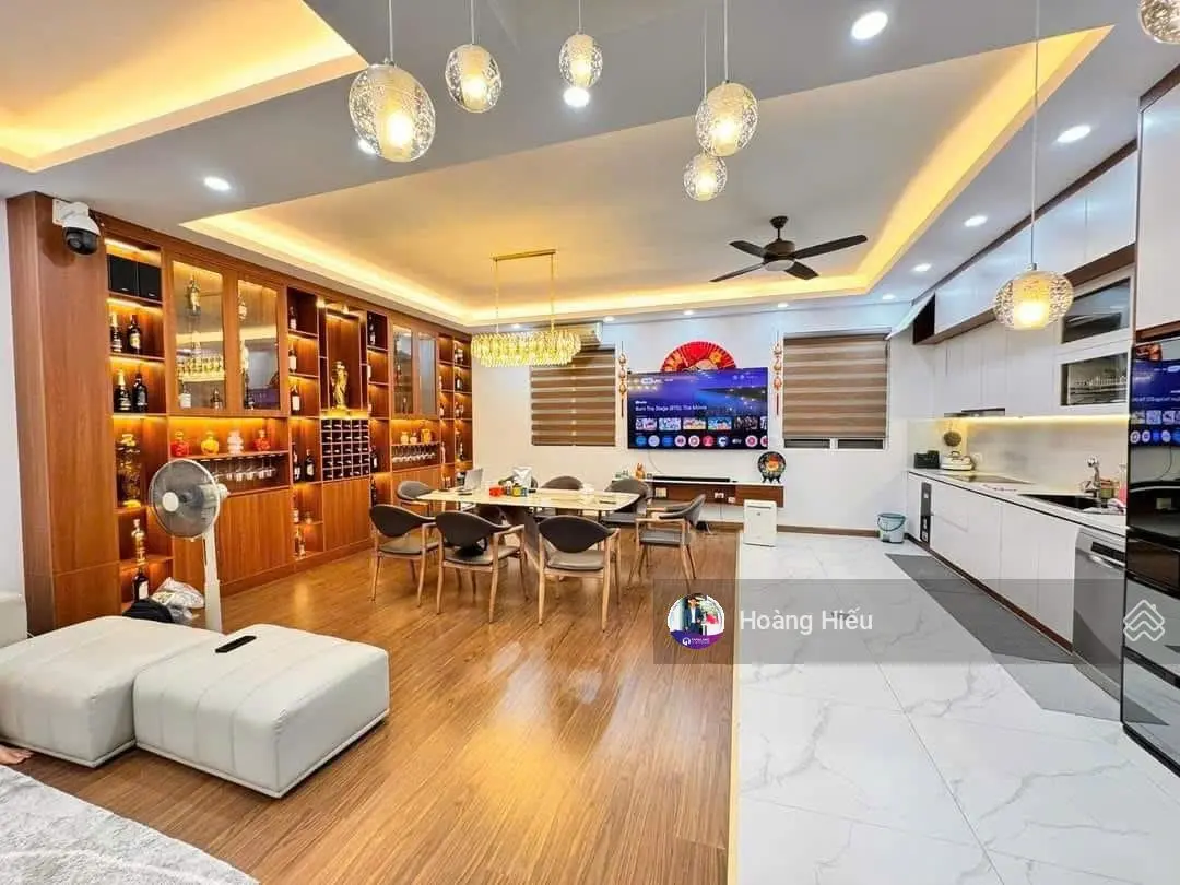 Bán nhà Cầu Giấy, lô góc 2 mặt ngõ to, 20m ra phố, ôtô gần, tặng full nội thất mới 41m2, 5 tầng