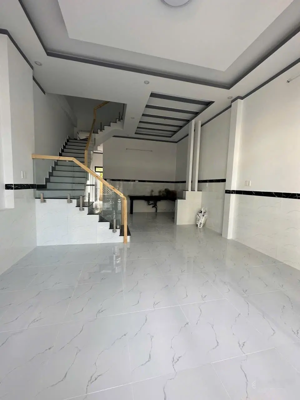 Cần bán căn nhà mới hoàn thiện mặt tiền hẻm kinh doanh giá rẻ. Sổ riêng thổ cư gần chợ Changshin