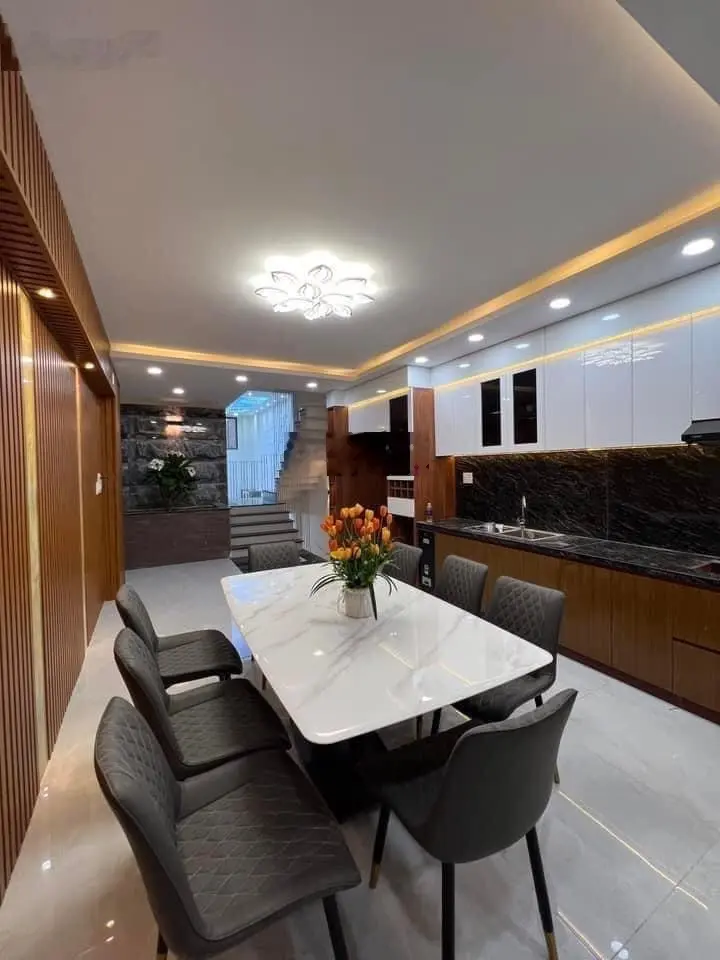 Bán nhà 80/11/19 đường số 5 P17 4 tầng 4pn 5wc Thang máy 450kg hẻm 7m full nội thất