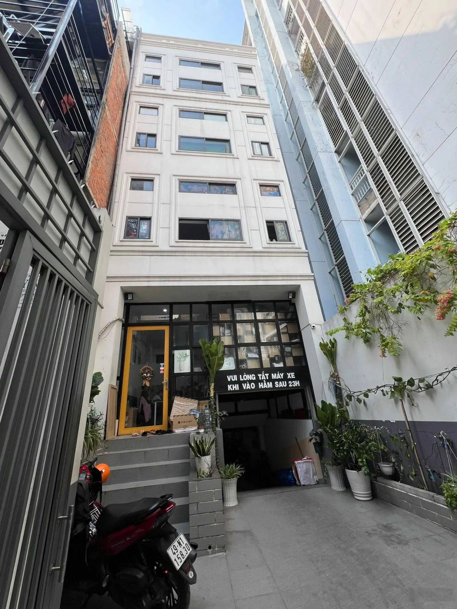HXH: 4m, 170m2 đất, hầm 7 tầng mới xây 2019. 42 CHDV, hợp đồng thuê: 170tr/tháng. Chỉ 200tr/m2