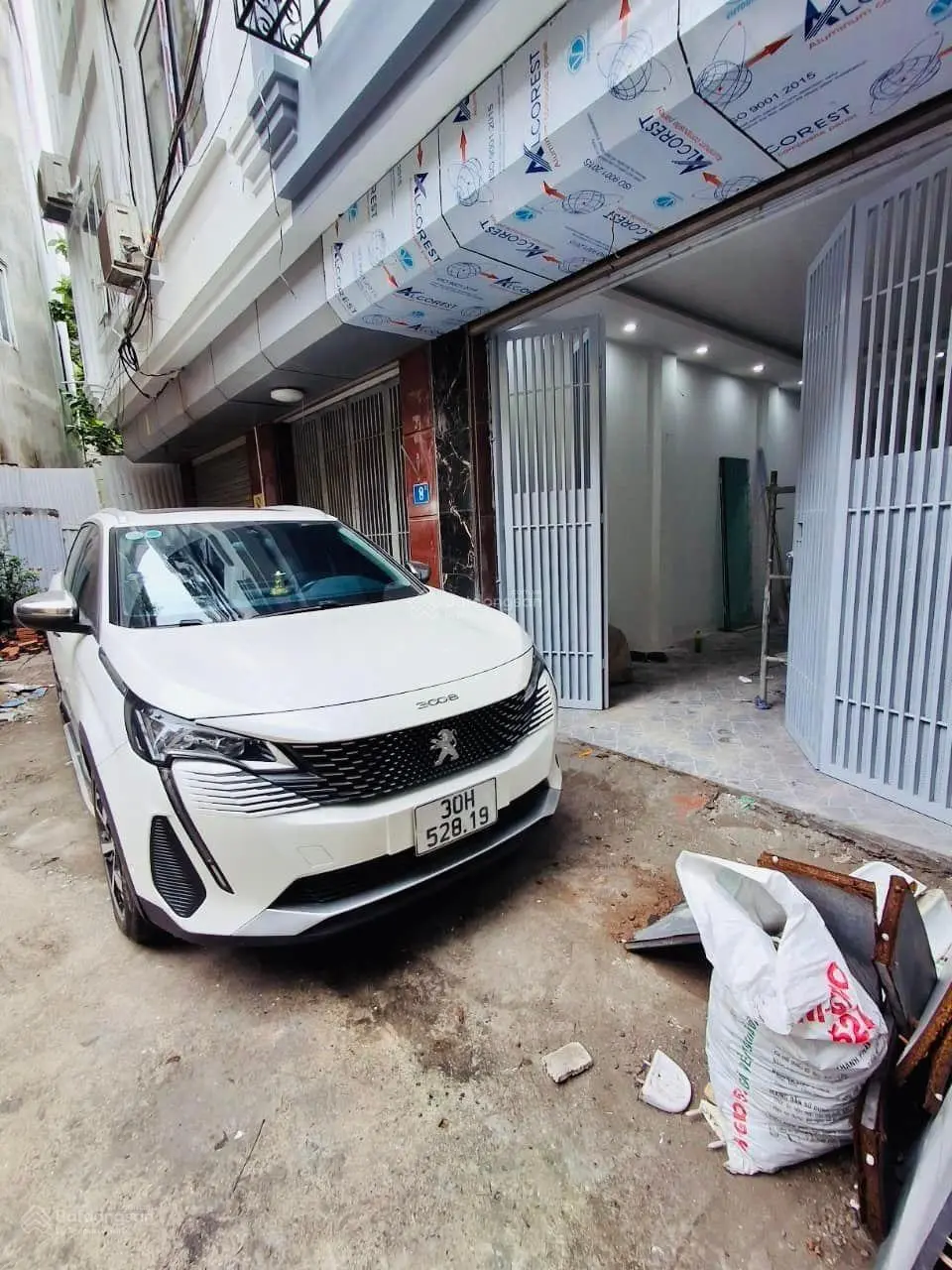 Bán nhà riêng ở đường Lạc Long Quân, giá ưu đãi 8 tỷ VND, diện tích 37 m2