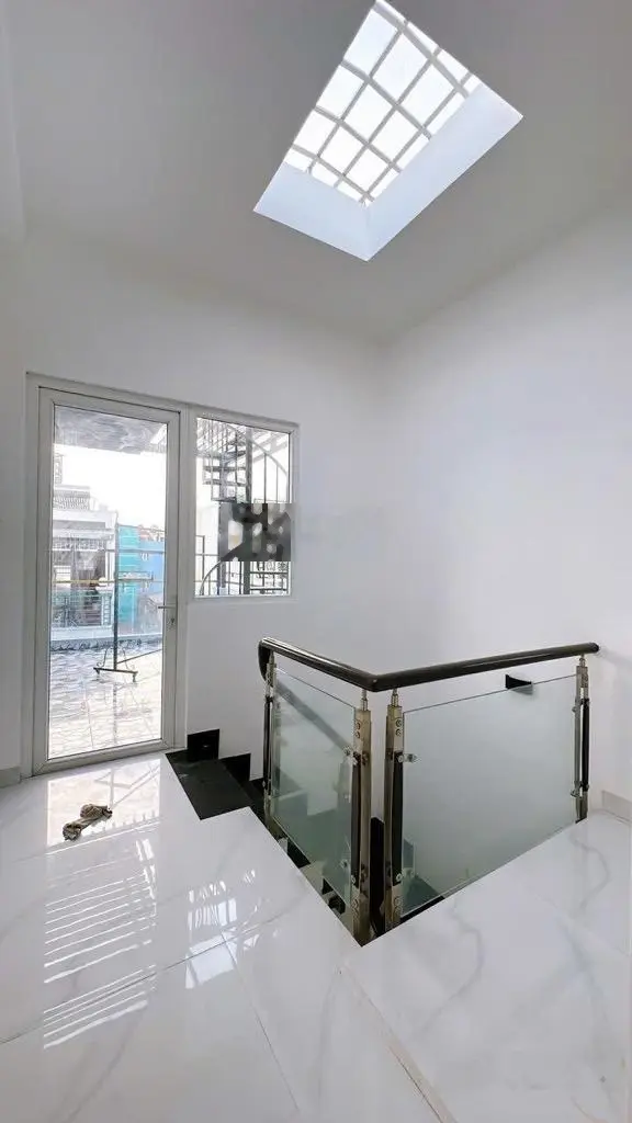 Nhà đẹp q4 - sát mt đường - 5 lầu đúc- 40m2 - 4pn- chỉ 5 tỷ nhỉnh