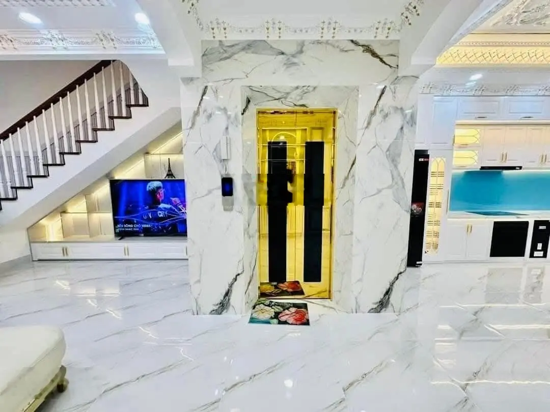Si.ê.u ph.ẩm đào tông nguyên. thang máy. 4tầng. 106m2. gara ôtô. 5pn, 6wc. chỉ 10t9