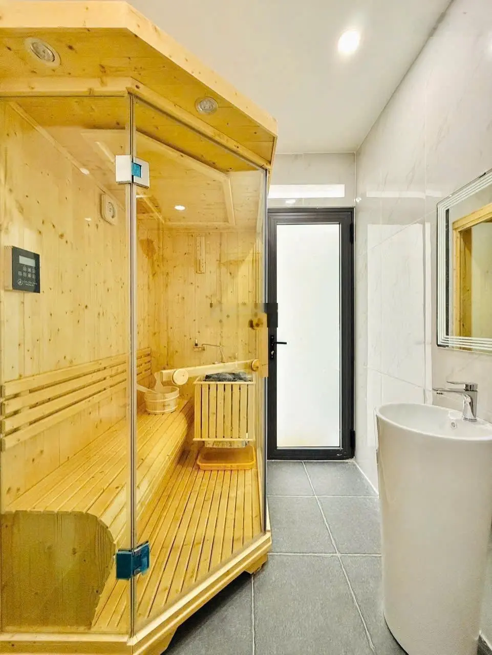 Cô lan bán nhà 56m2 2lầu giá 2.58tỷ ở hồ bá kiện quận 10 để về quê cần thơ sống cùng gia đình
