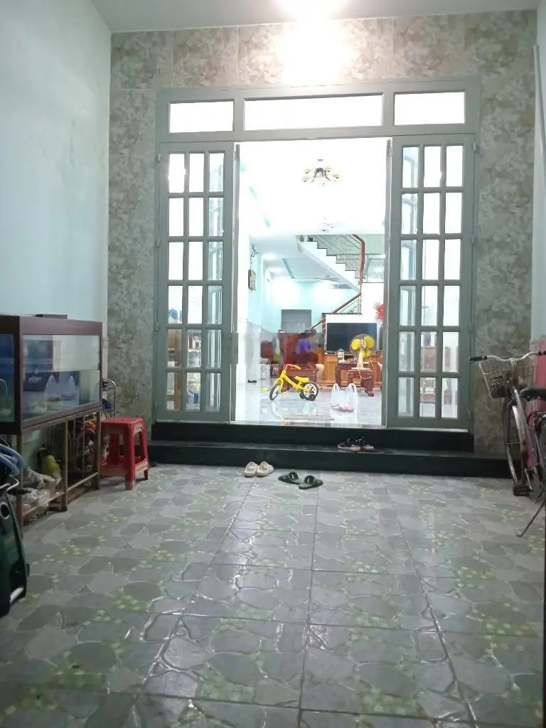 Bán nhà 3 tầng, đường 8 mét thông, diện tích 80m2. Giá 5 tỷ 100 thương lượng