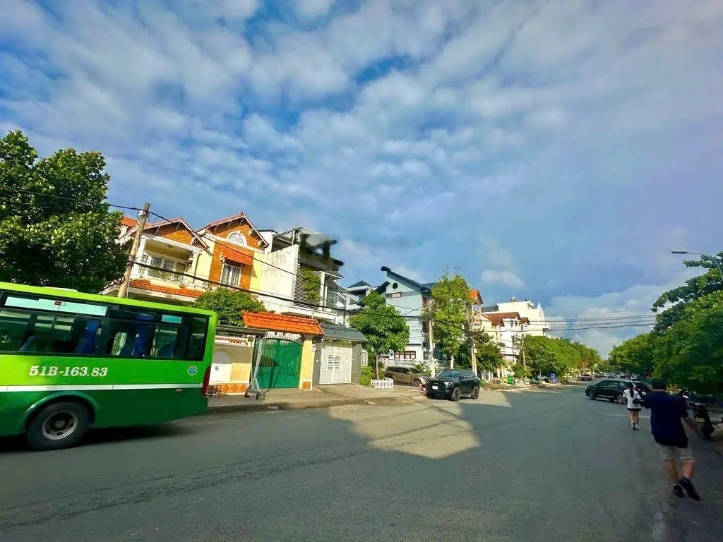 CHDV Cao Cấp Mặt Tiền Ngang 8m x 20m Khu Biệt Thự Bên Sông Đường Rộng 12m Dòng Tiền Gần 1tỷ /Năm.