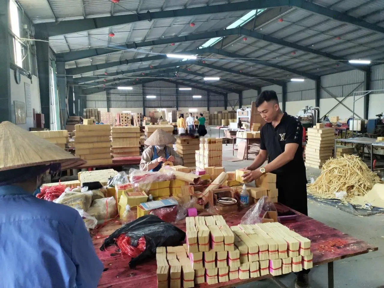 Chủ nhà cần bán đất và xưởng sản xuất vàng mã do tuổi già không muốn tiếp quản