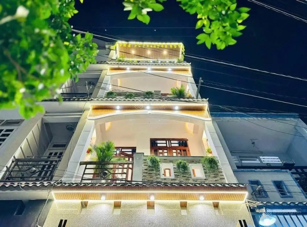Bán nhà đường Nguyễn Du, P. Bến Thành, Quận 1. 73,84m2, hẻm lớn
