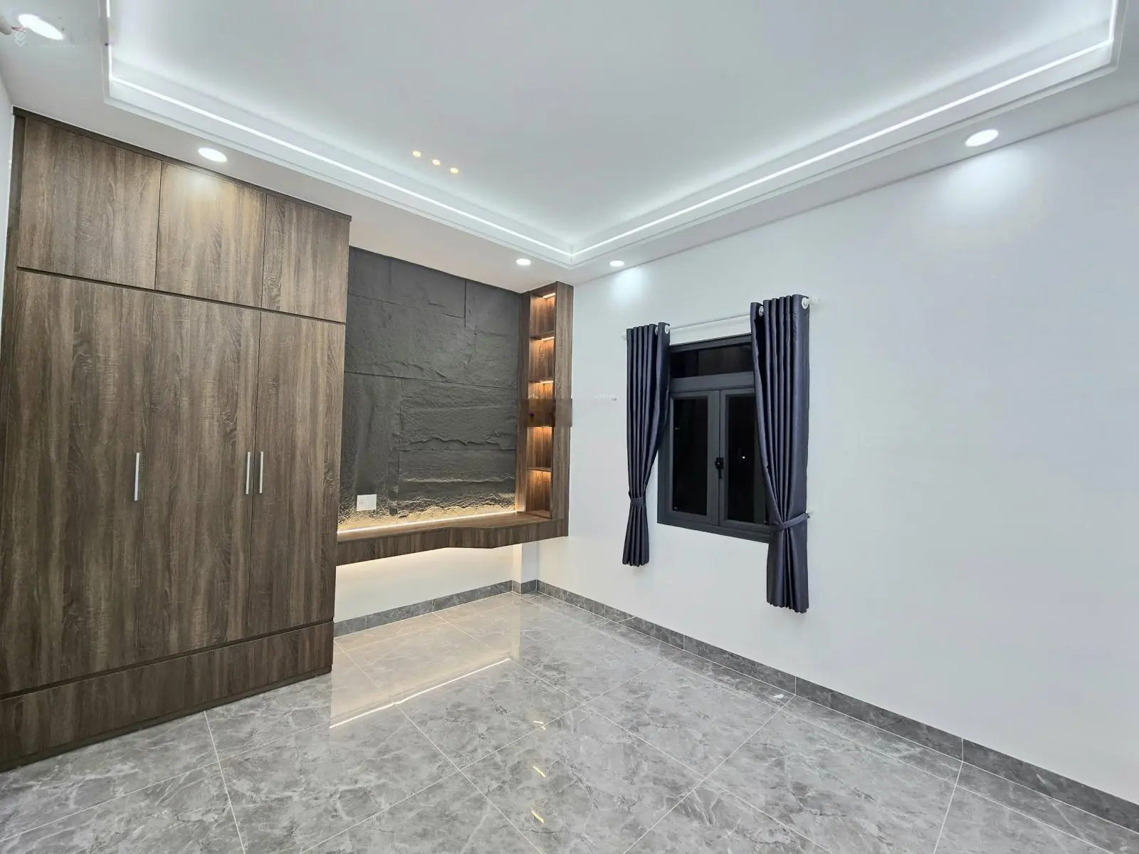 Bán nhà đường An Phú Đông 12 - 1 trệt 1 lửng 2 lầu - 4PN 5WC full nội thất - xe hơi ngủ trong nhà
