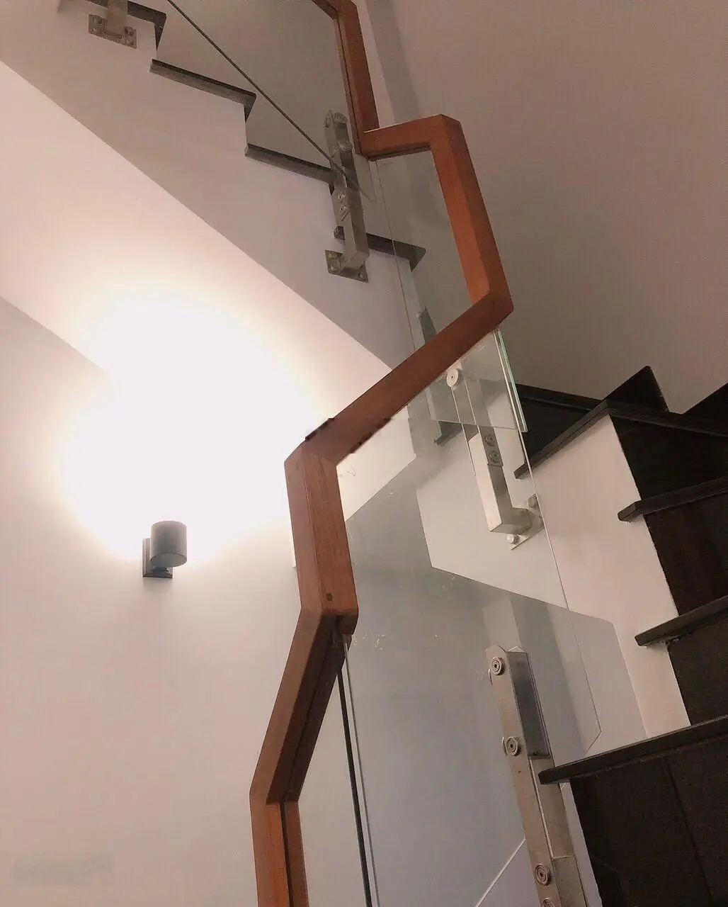 Bán dùm cho người quen nhà đẹp khu dân trí Hồ Văn Huê Phú Nhuận nhà 4 lầu giá 5.3 tỷ TL